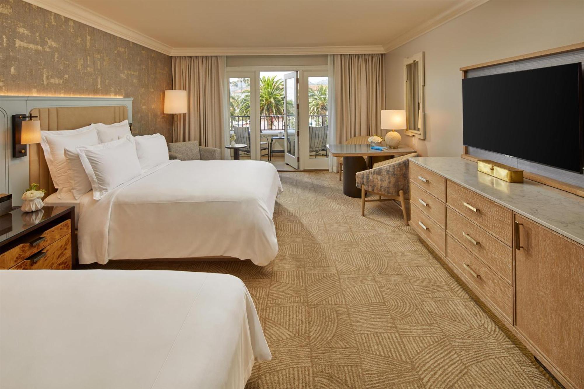 Deluxe Queen Zimmer mit 2 Queensize-Betten und Poolblick