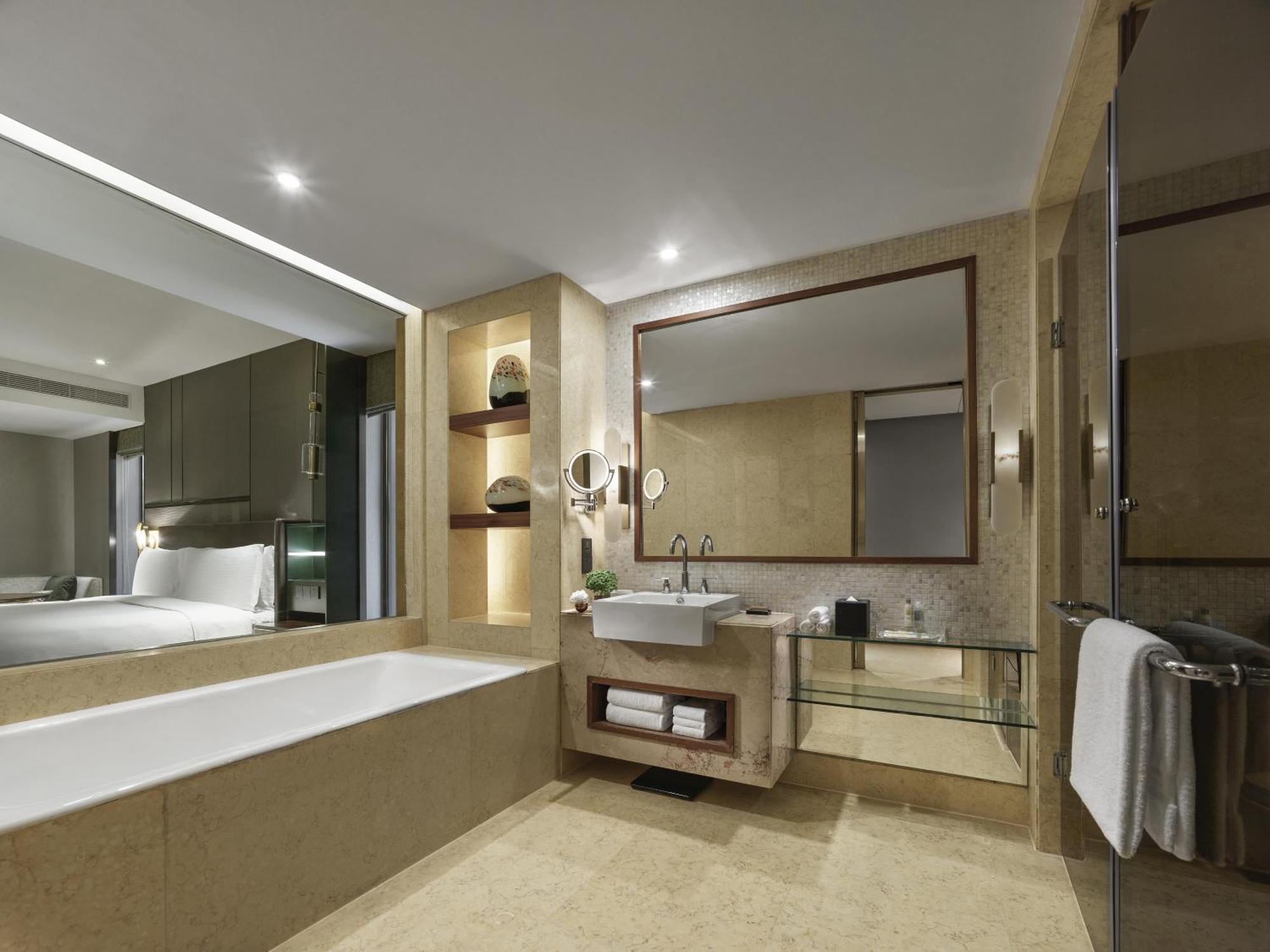 Tranquil Deluxe King Room