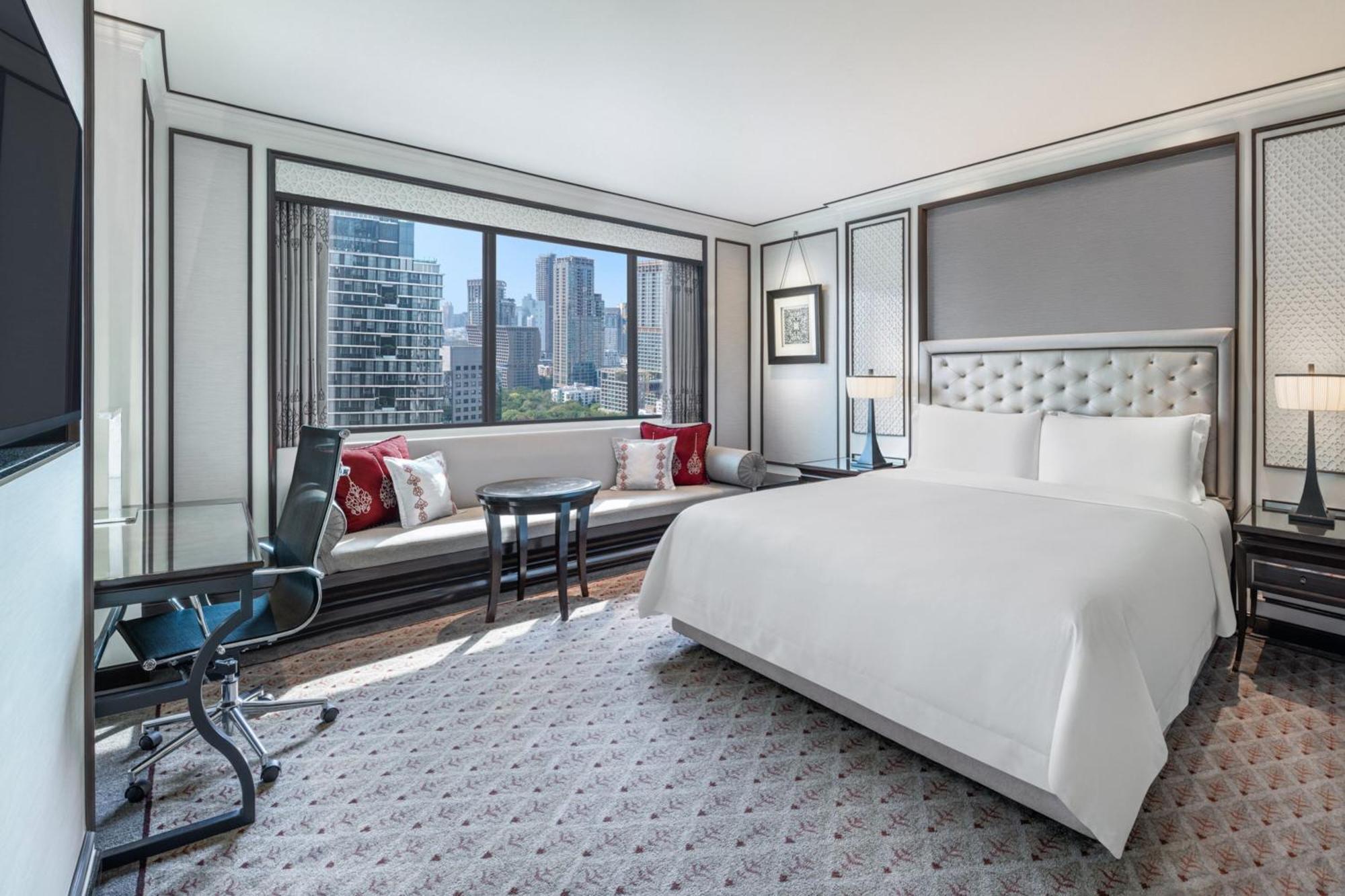 Athenee Guest room 1 King City view
