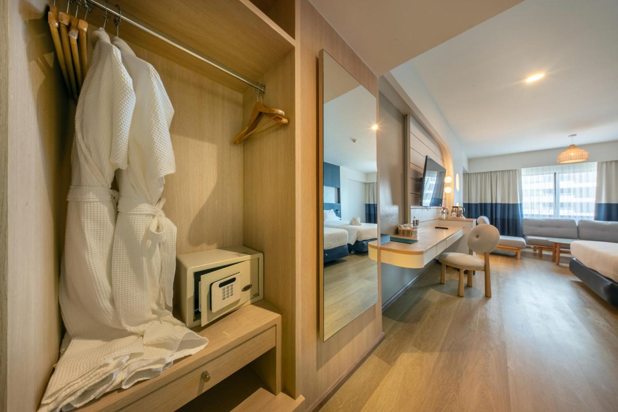 Deluxe Blue Wave Dreibettzimmer - im Hauptflügel