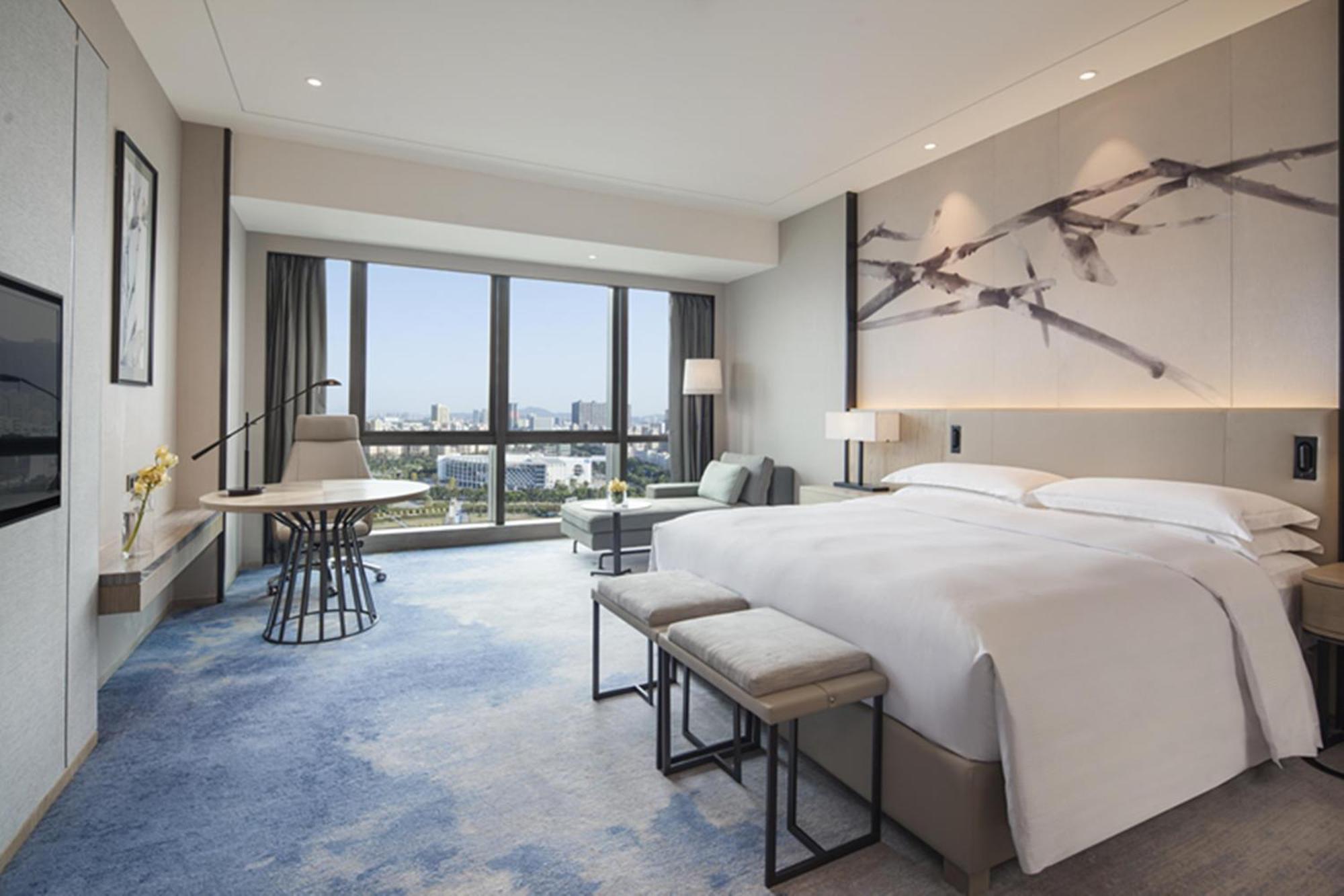 Deluxe King Room Park View