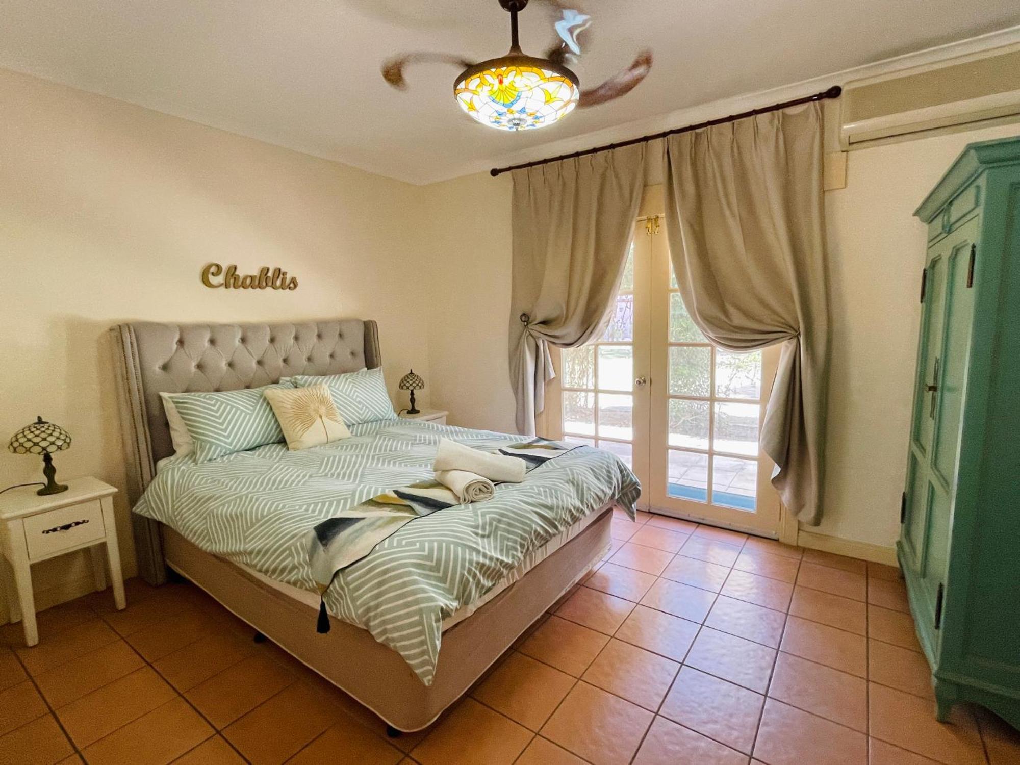 Deluxe Queen Suite