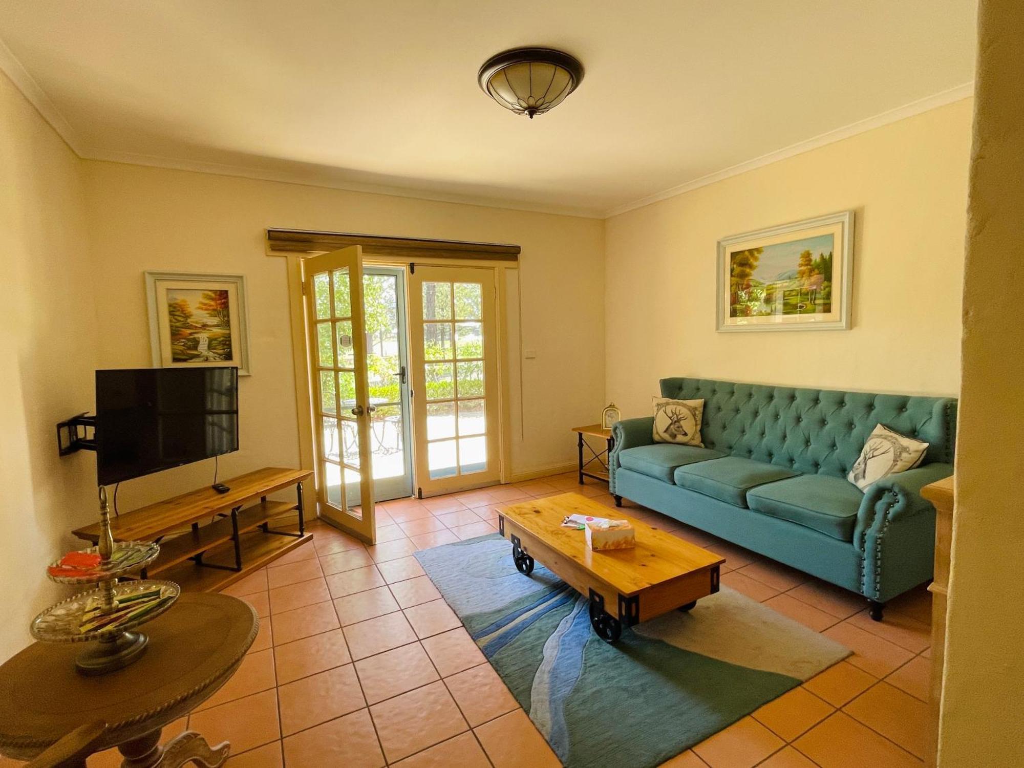 Deluxe Queen Suite