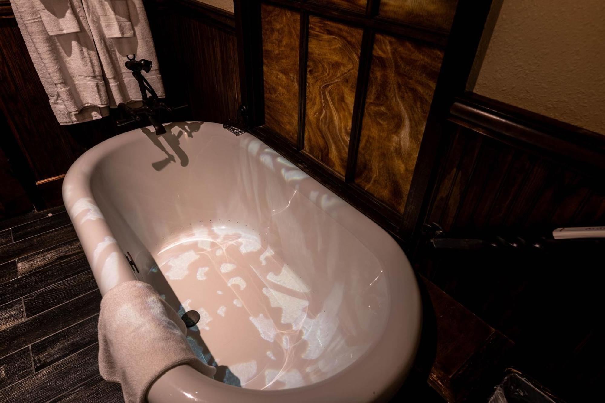 Treehouse King Suite
