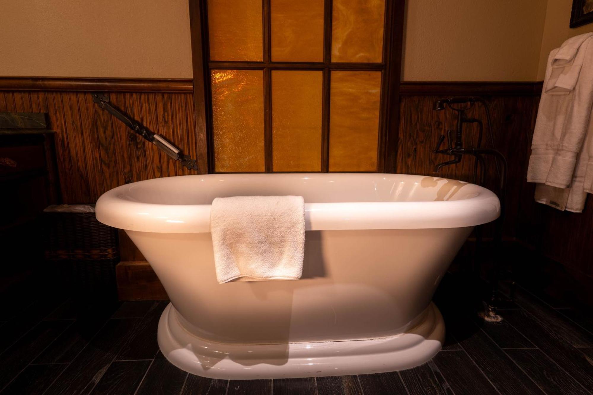 Treehouse King Suite