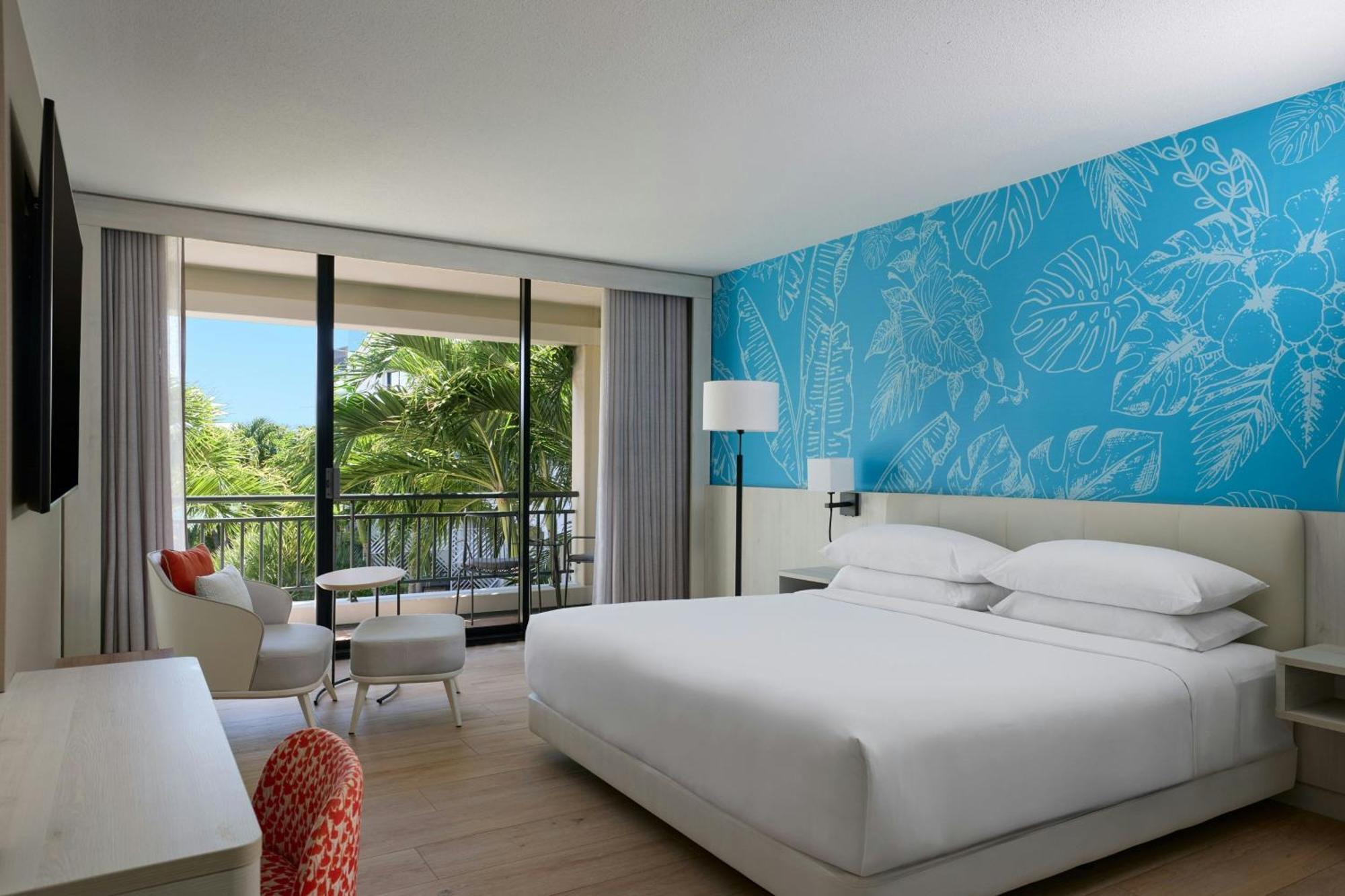Guest room 1 King Garden View Balcony