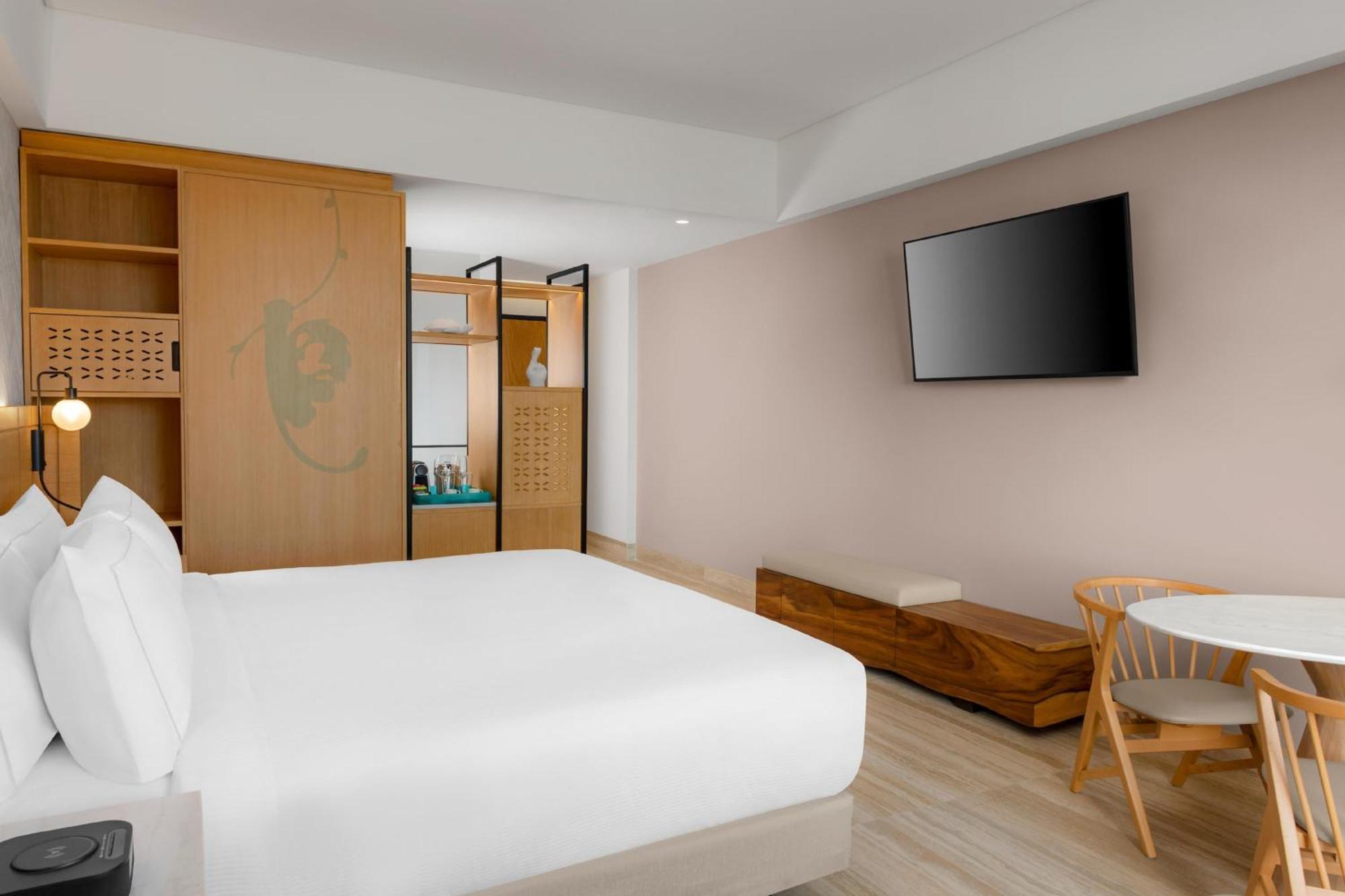Enclave King Room with Nature View,1756808909:JPEG