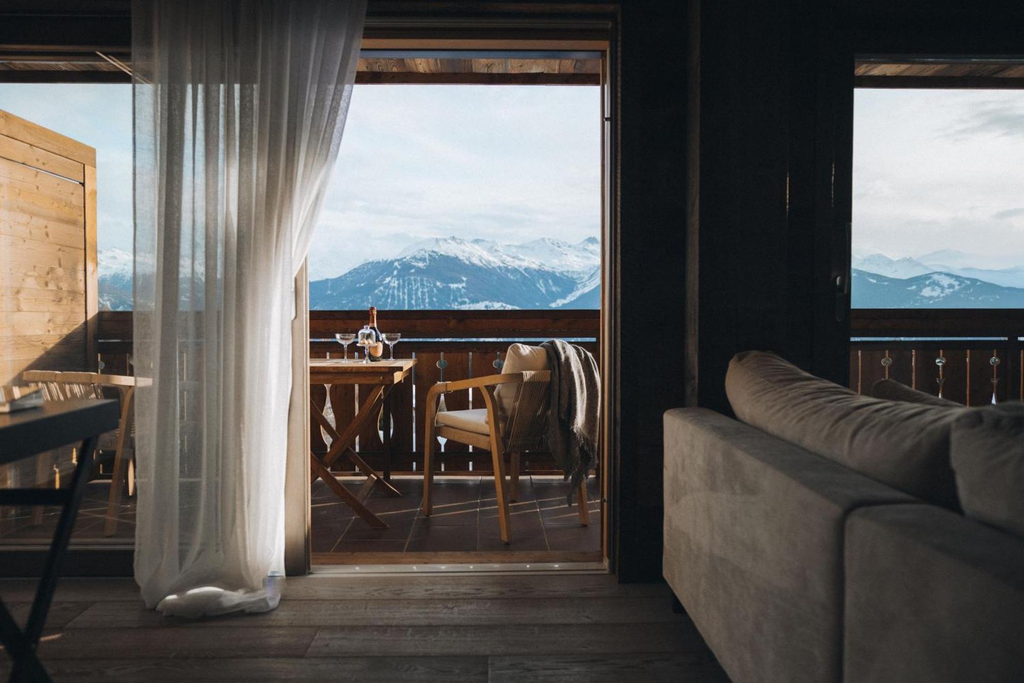 Suite Balcony Mountain View