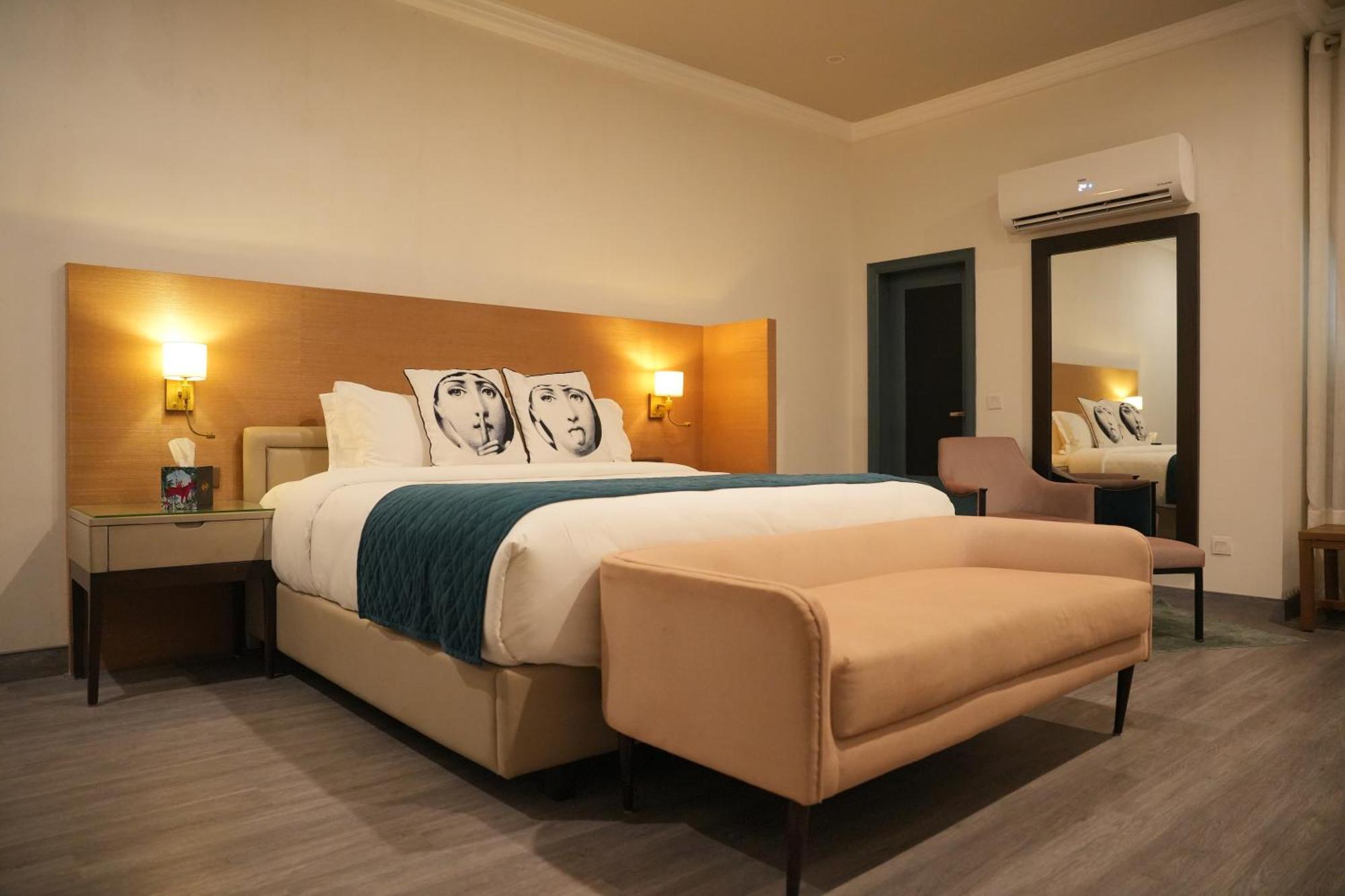Executive Room,1756881877:JPEG