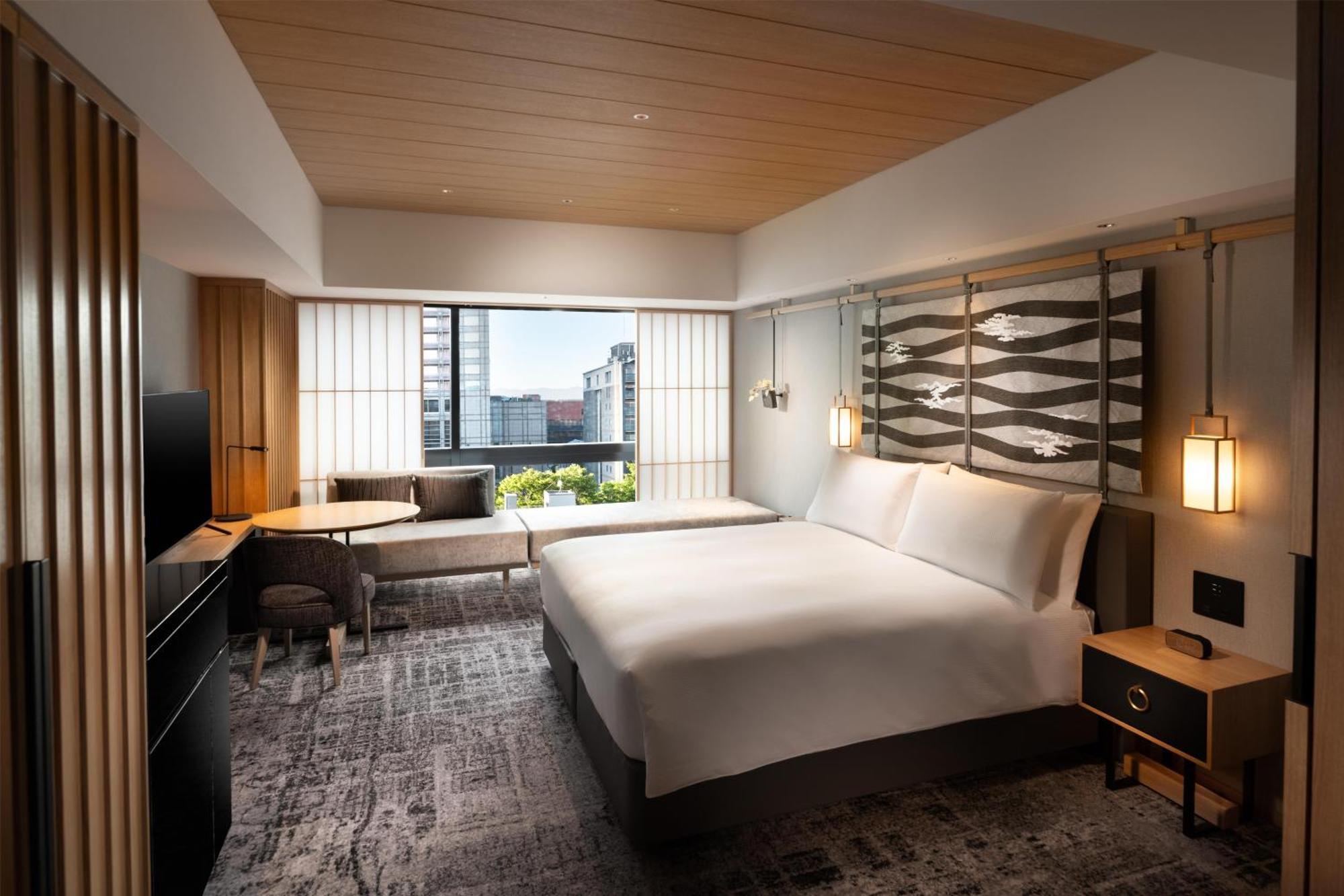 Deluxe King Room City View