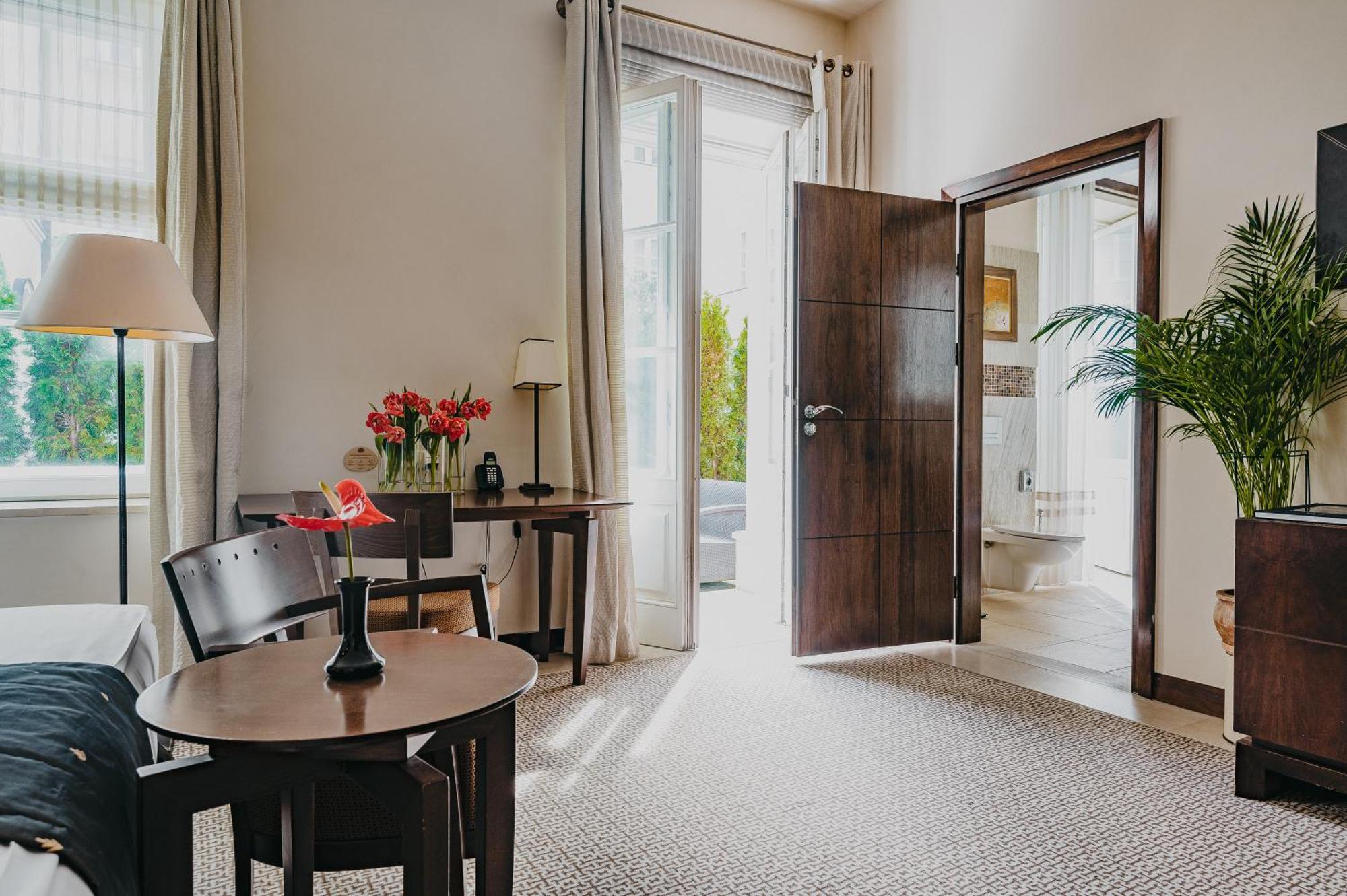 Standard King Room