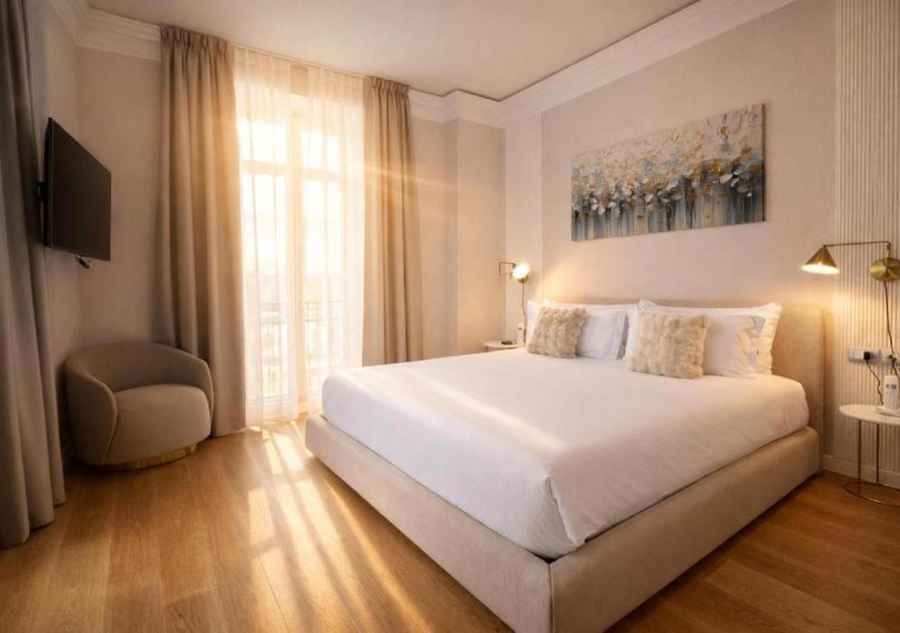 Deluxe King Suite