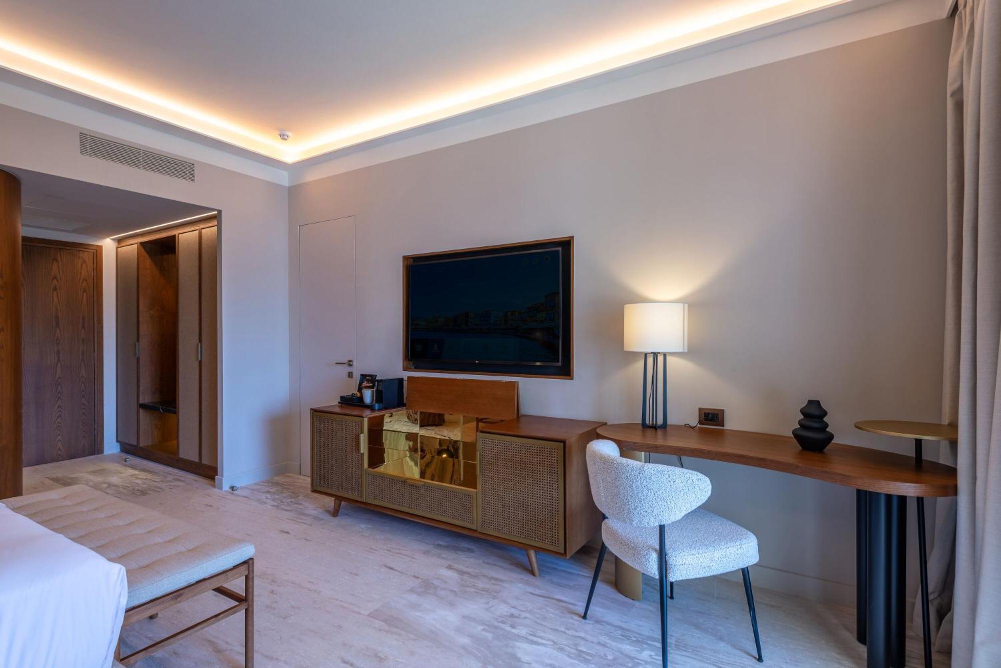 King Room - Tropical Escape,1758277801:JPEG