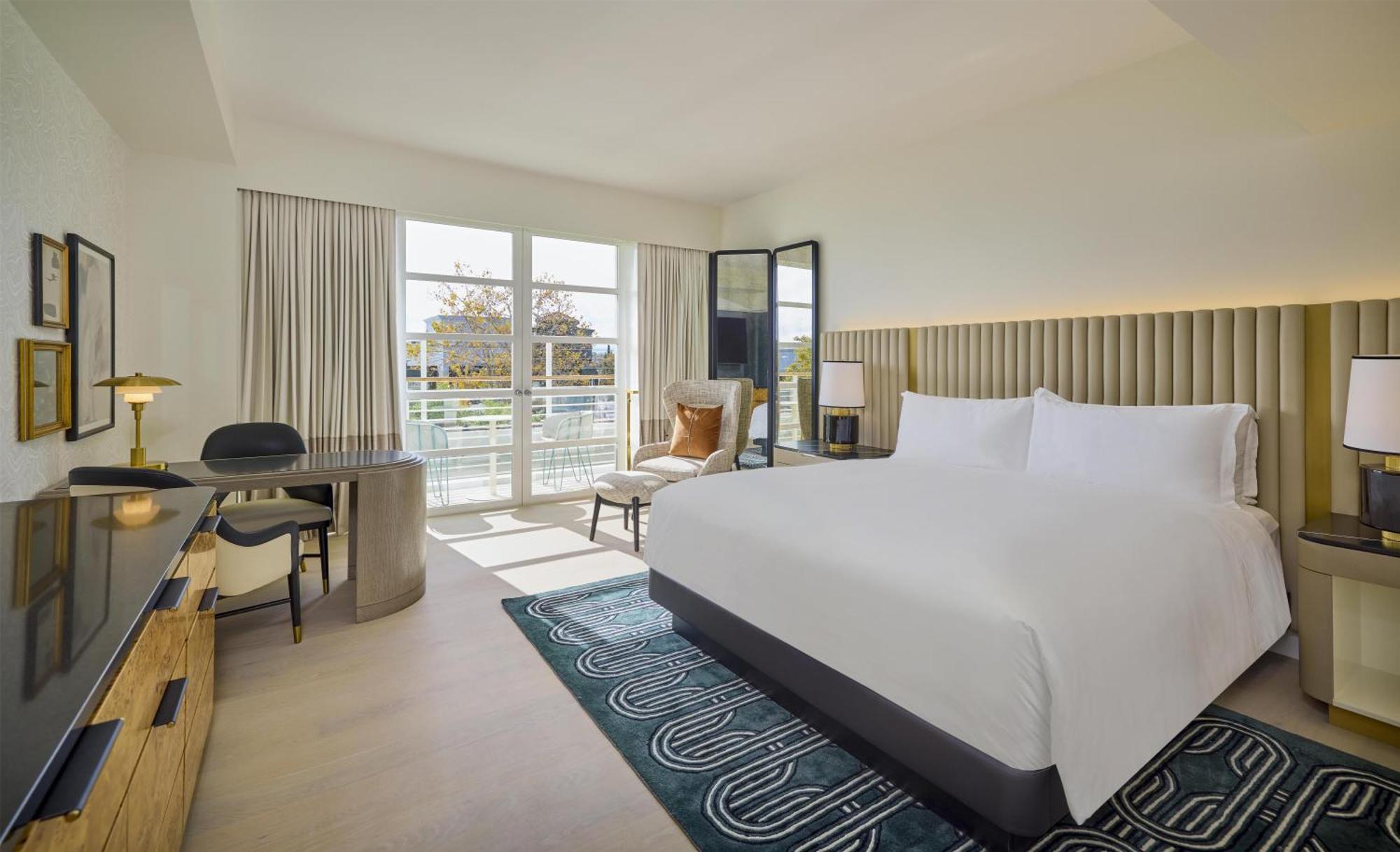 Deluxe One King Bed Room