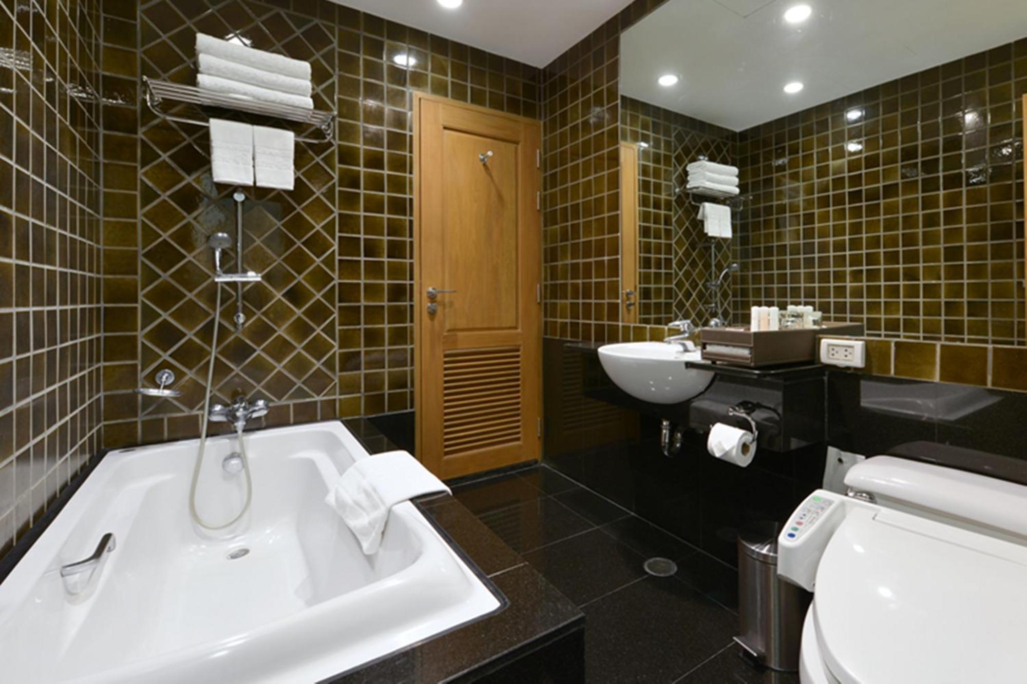 Two-Bedroom Balcony Suite