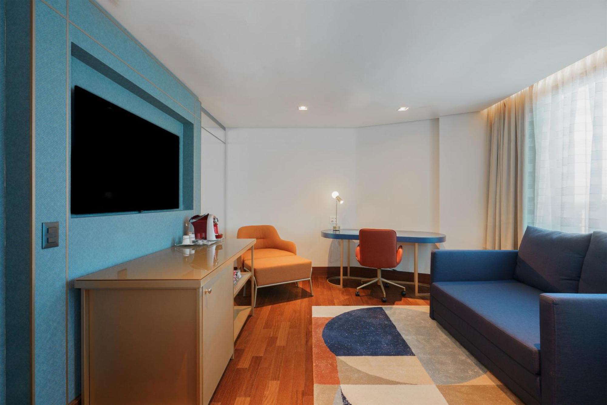 One-Bedroom King Suite