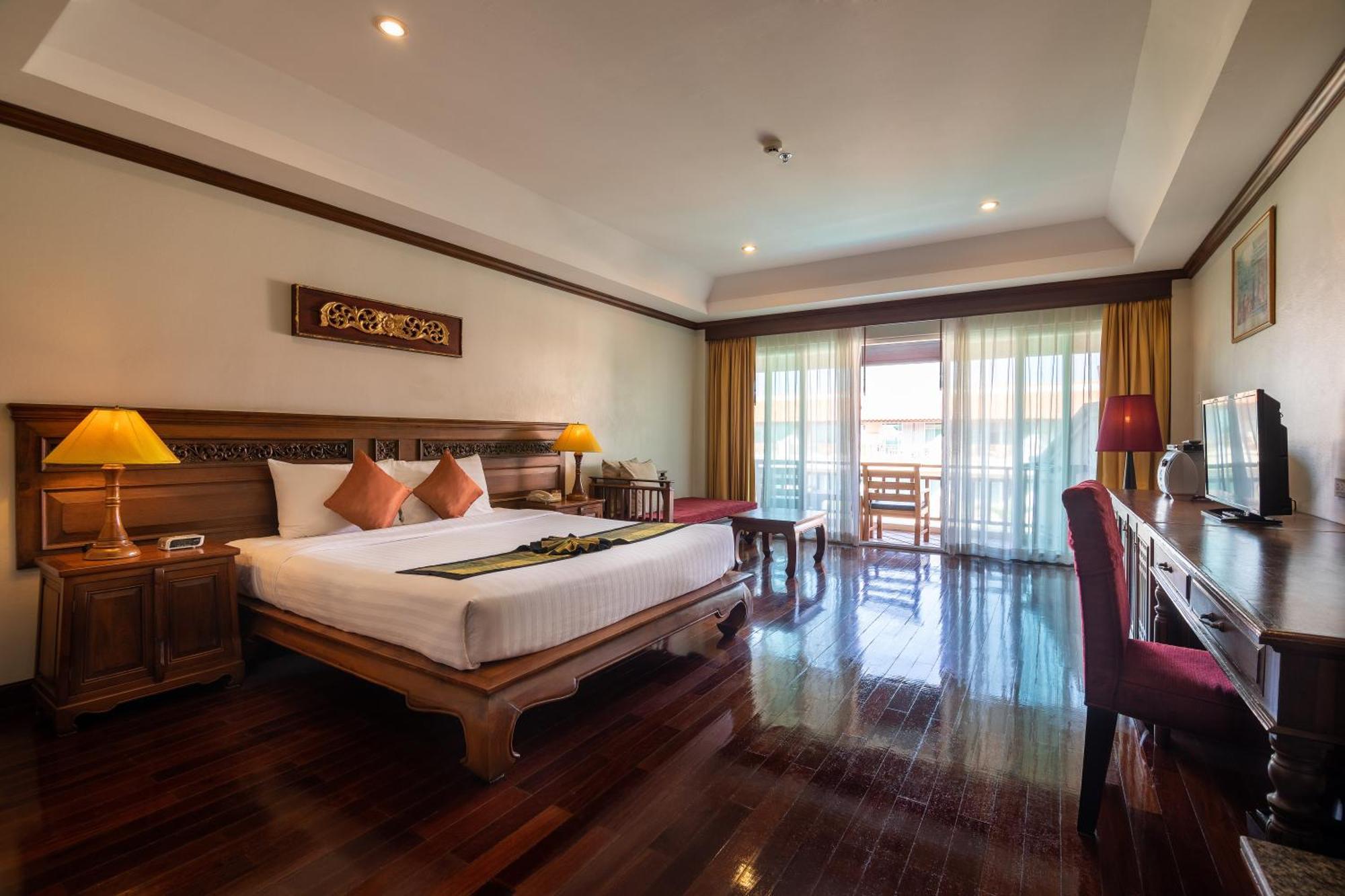 Deluxe Double or Twin Room City View