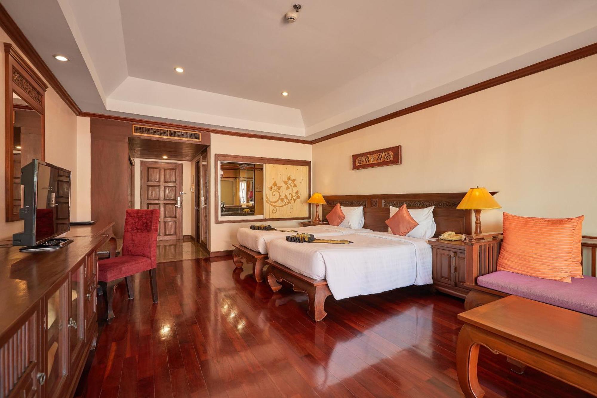 Deluxe Double or Twin Room City View