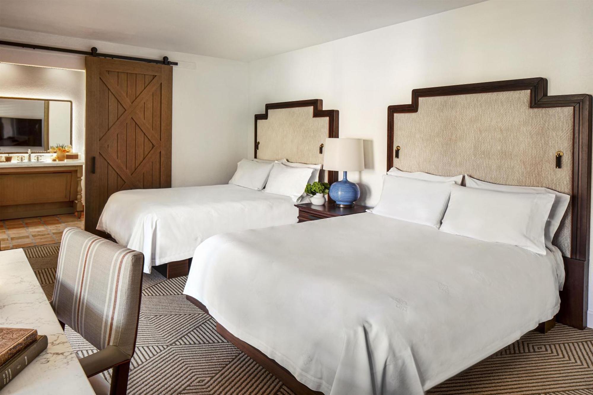 Resort 2 Queen Mobility Accessible Bathtub