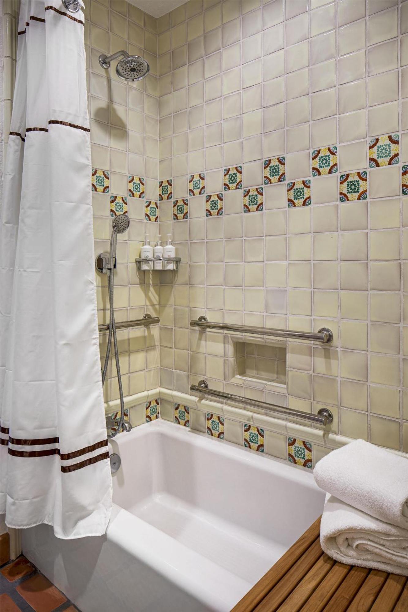 Resort King Mobility Access Bath Tub
