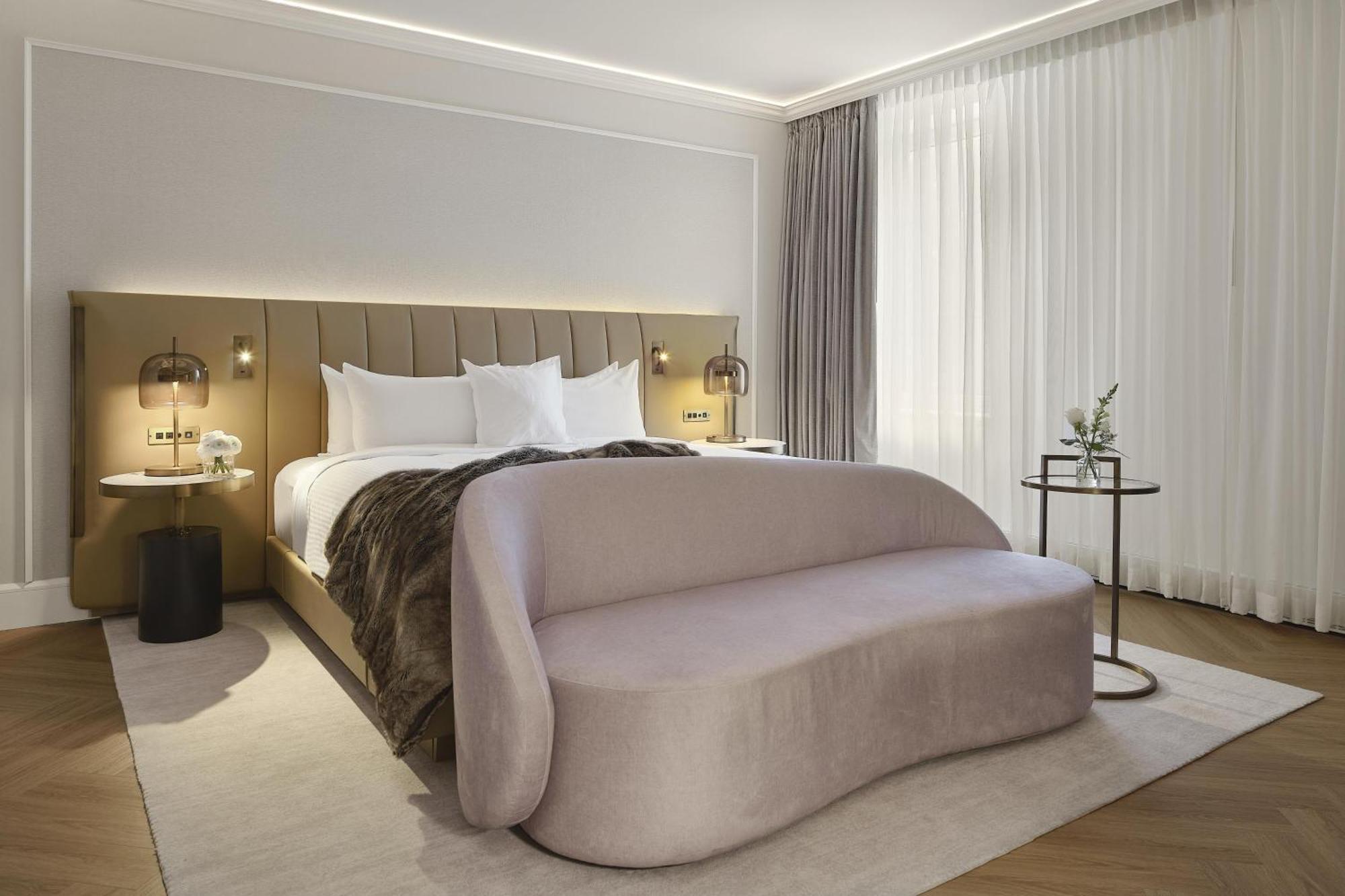 King Room with Accessible Tub - Mobility Access
