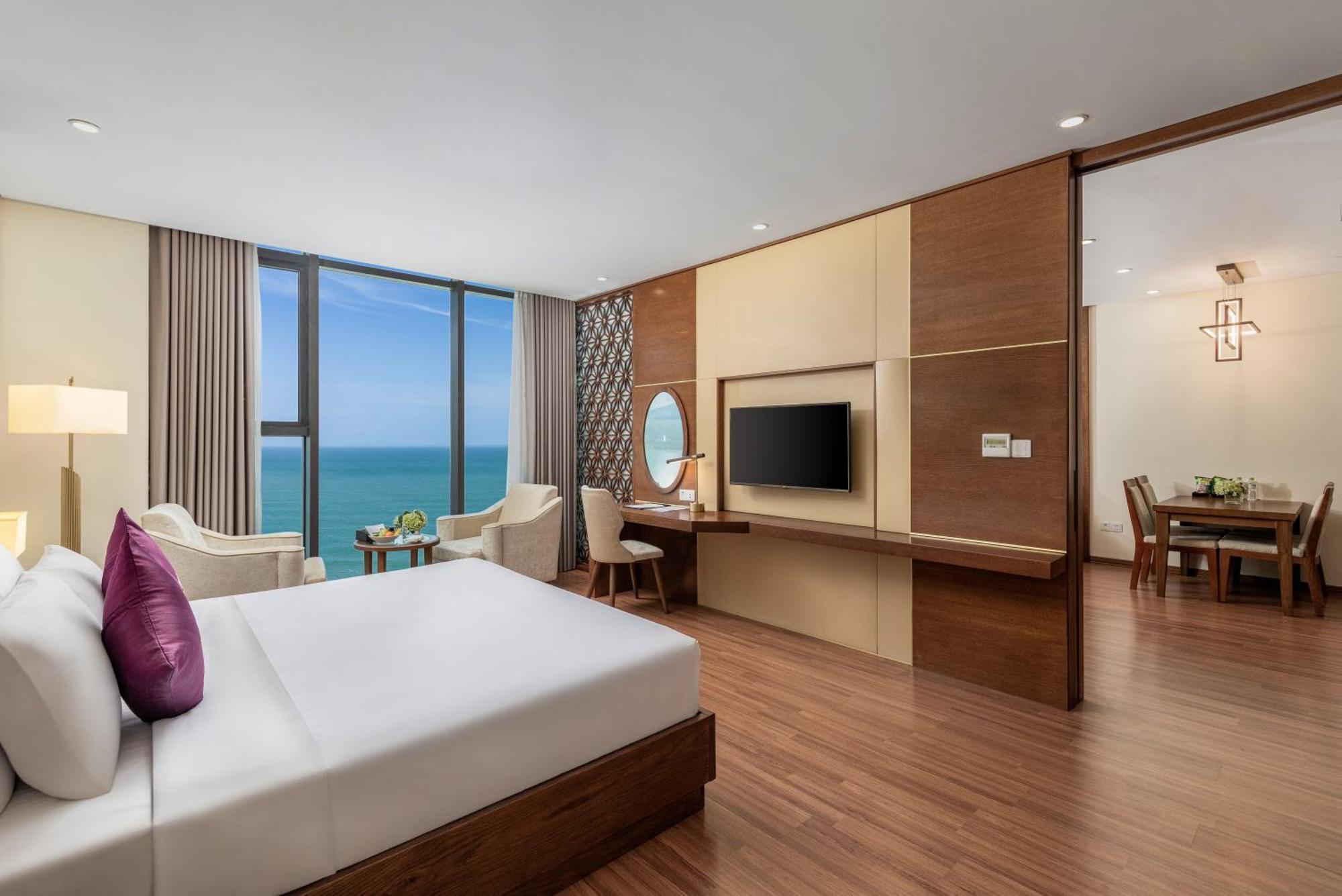 Executive Suite Ocean Front with Afternoon Tea Per Stay