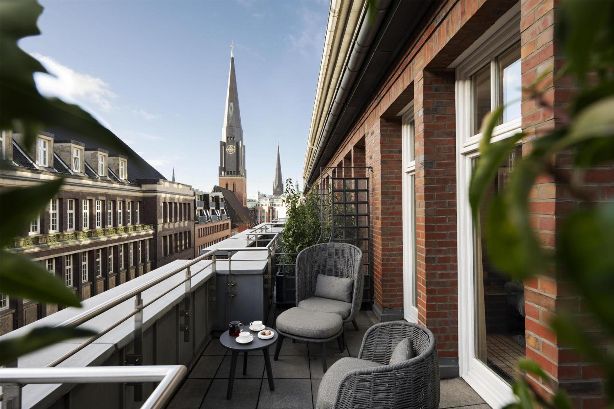 Deluxe Queen Room Balcony