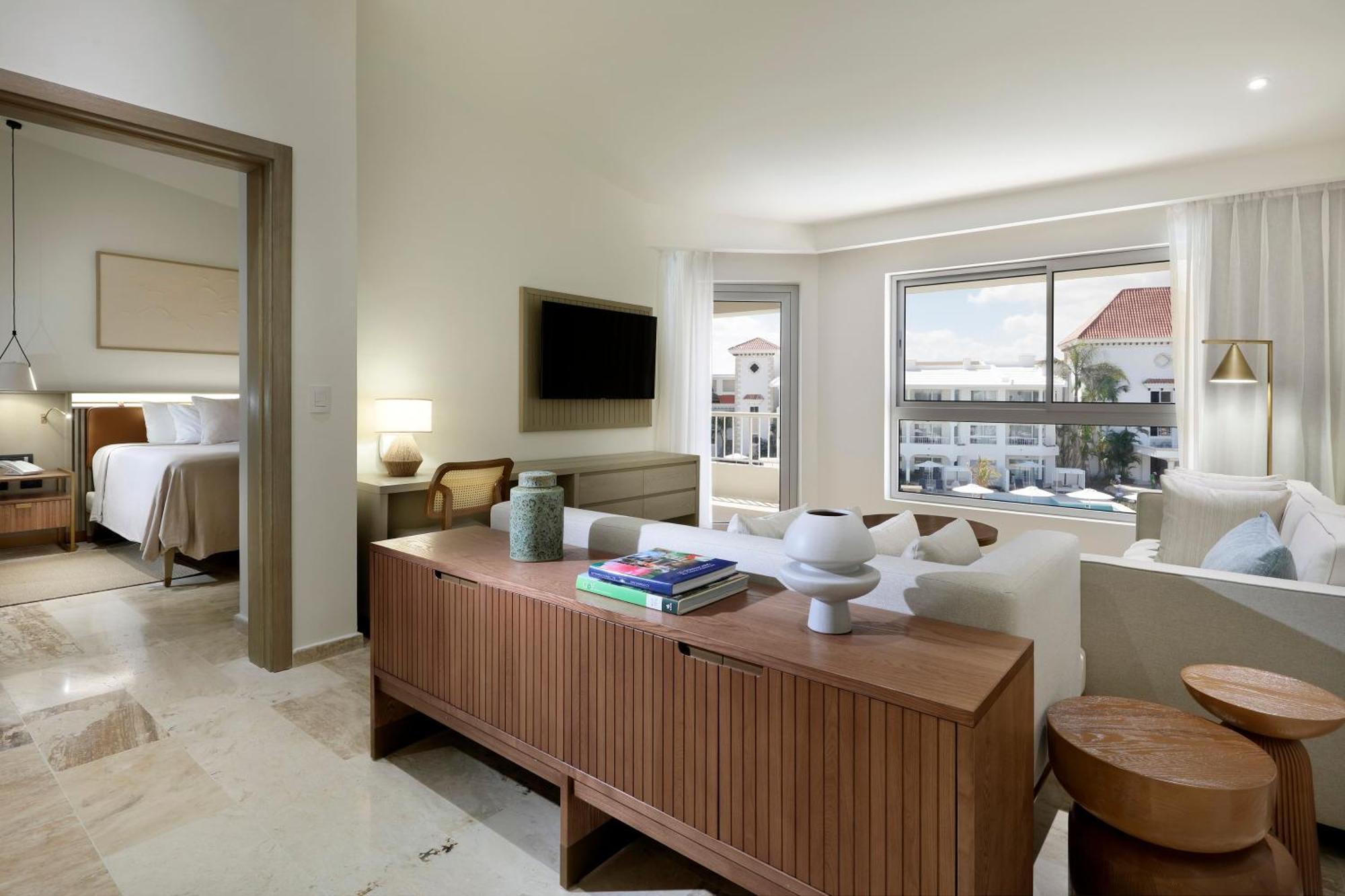 Master Suite Deluxe,1758534568:JPEG