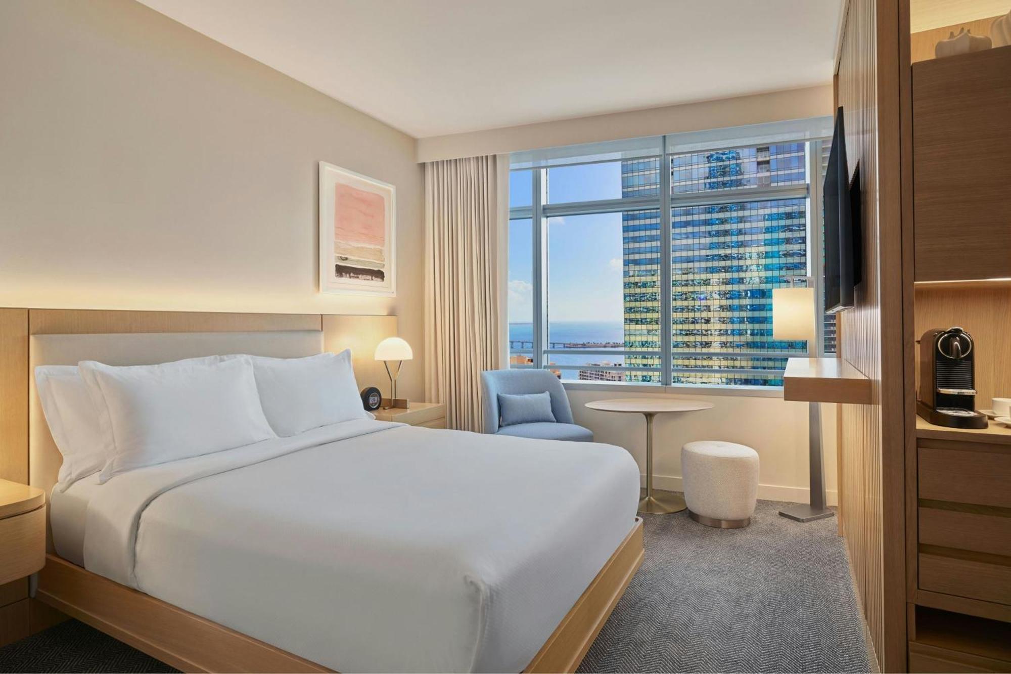 Deluxe Queen Room with Bay View