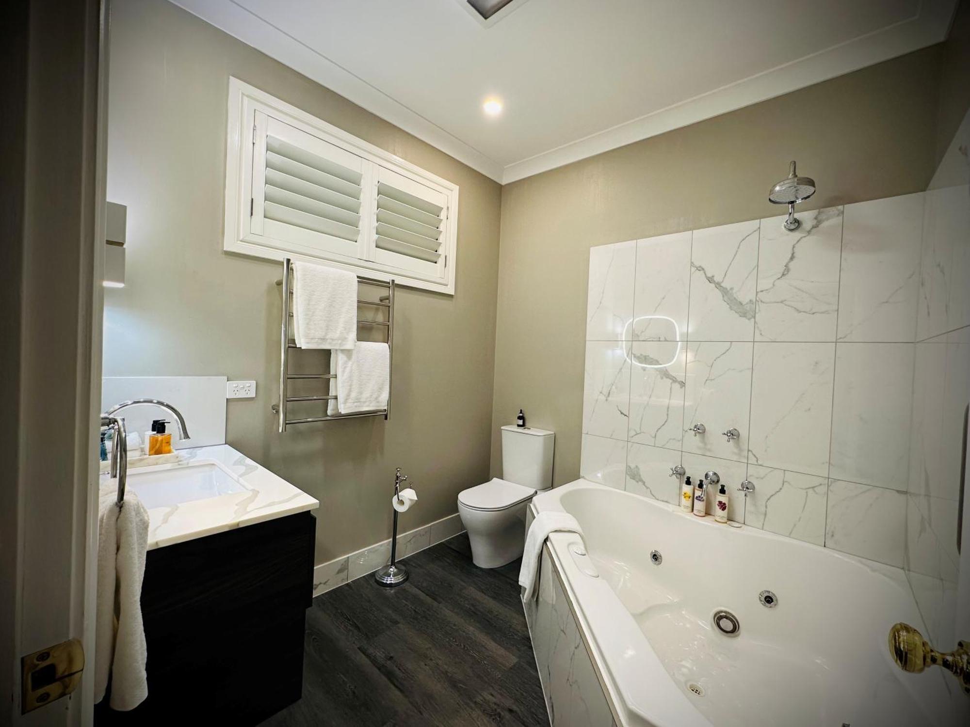 Studio Spa Bath