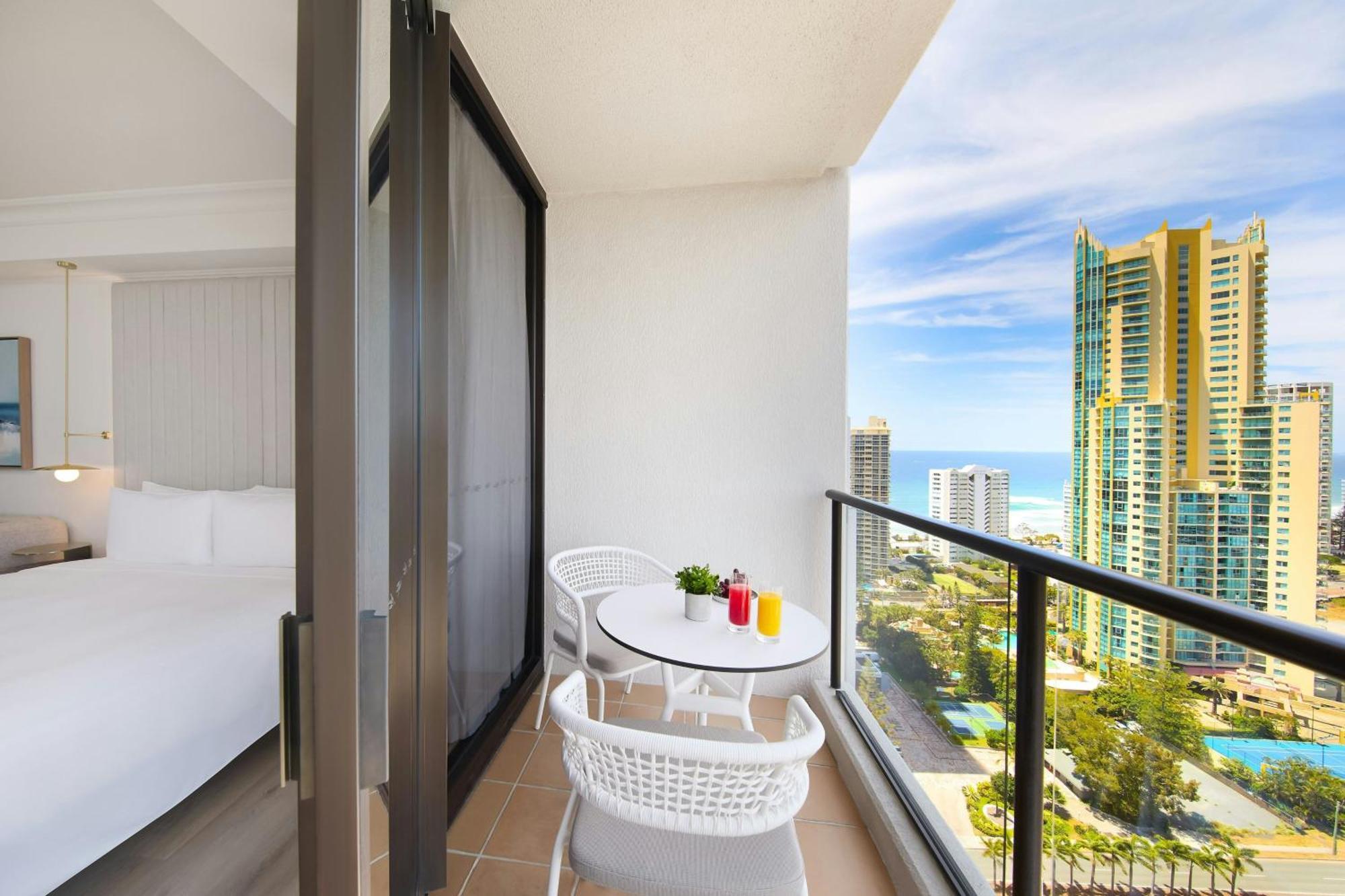 Deluxe King Room City View