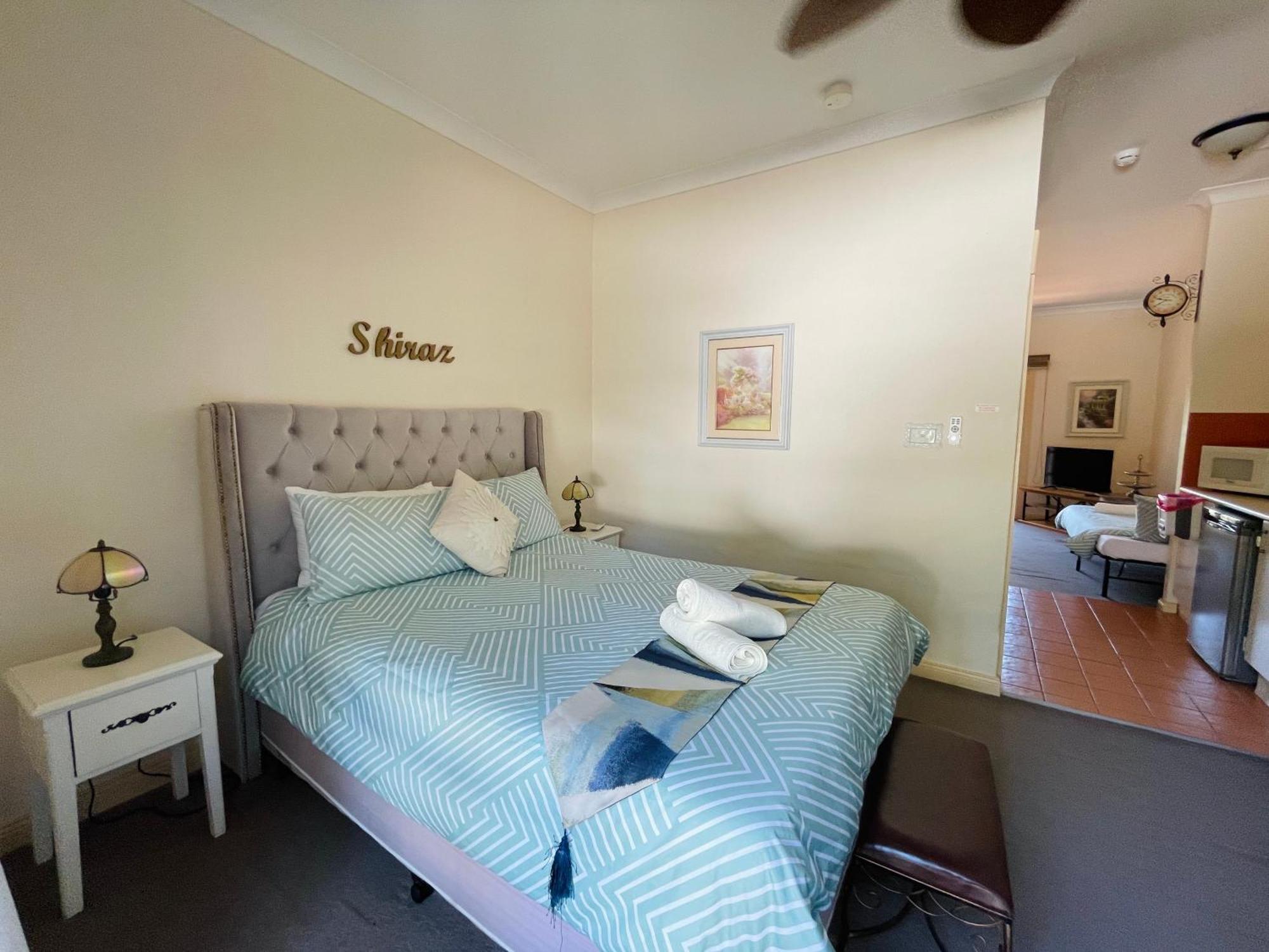 Deluxe Queen Suite