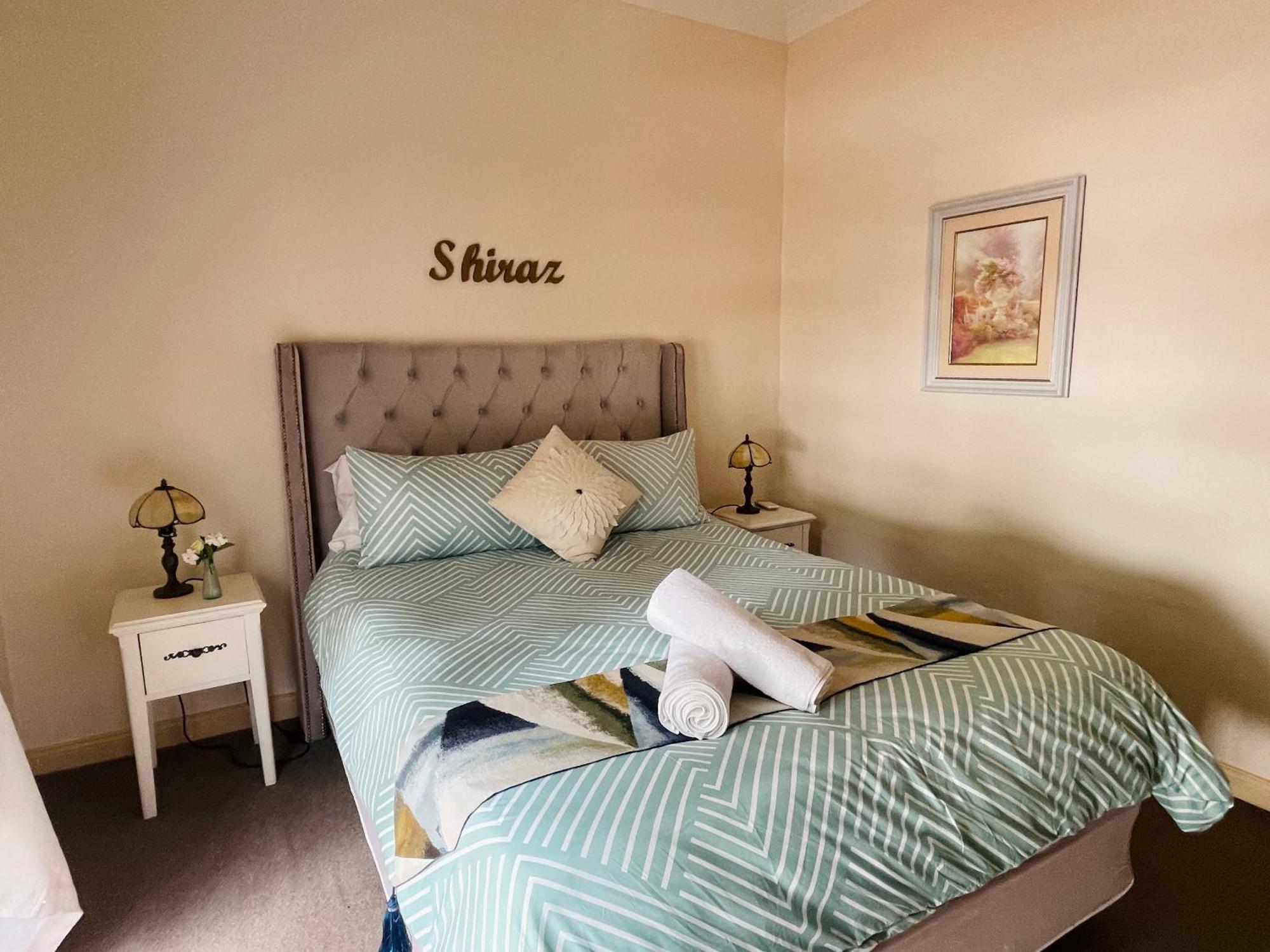 Deluxe Queen Suite