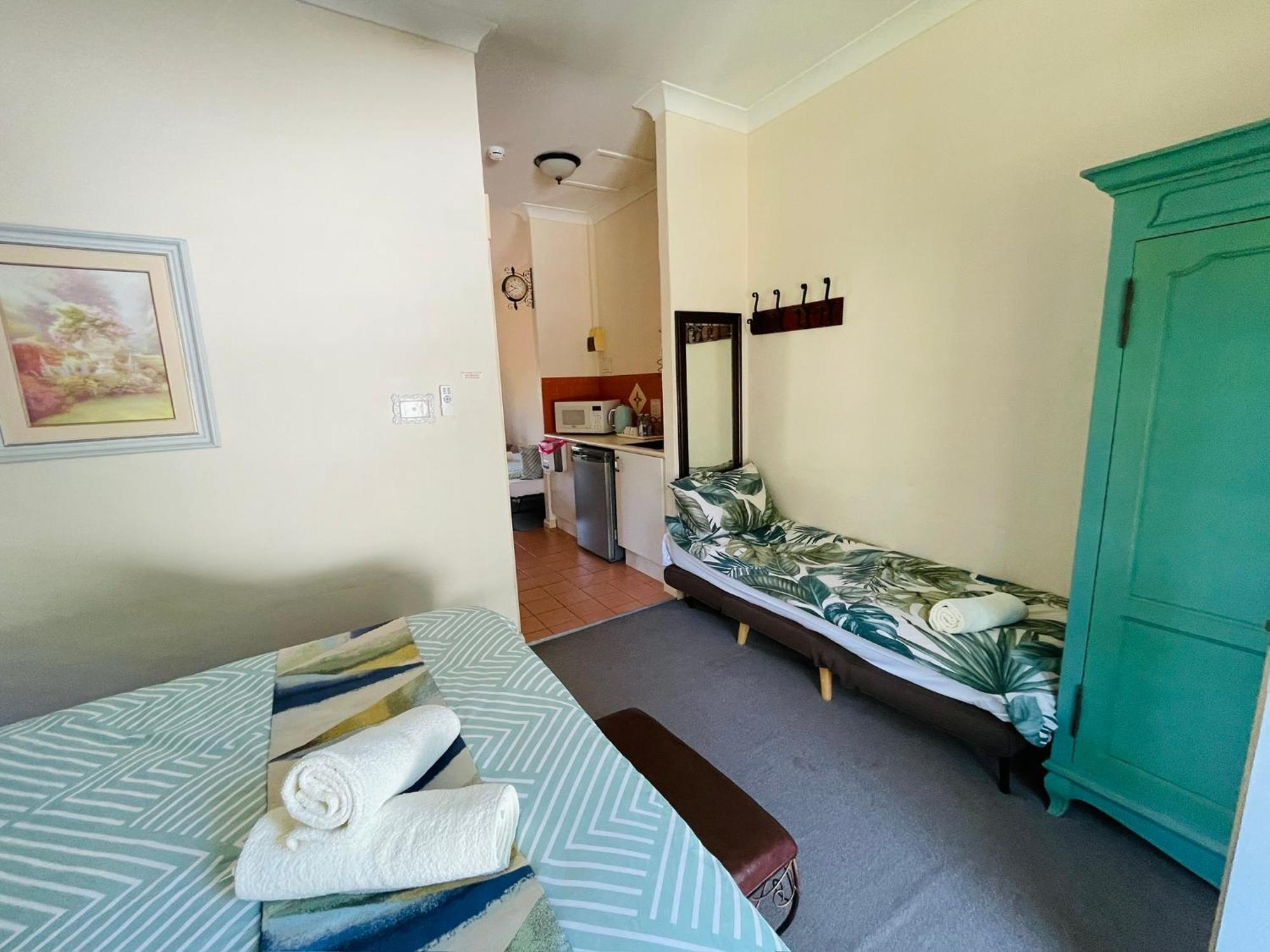 Deluxe Queen Suite