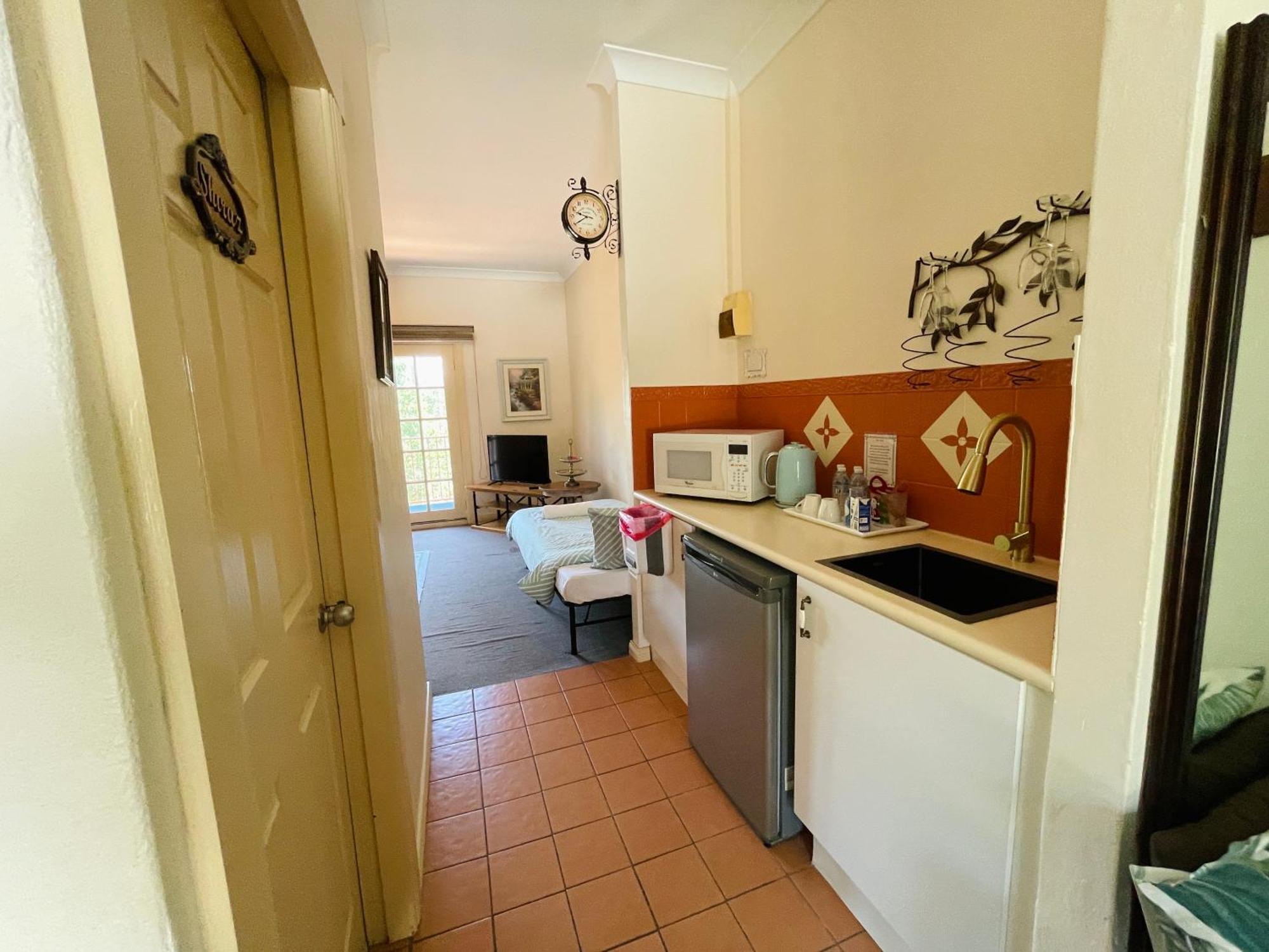 Deluxe Queen Suite