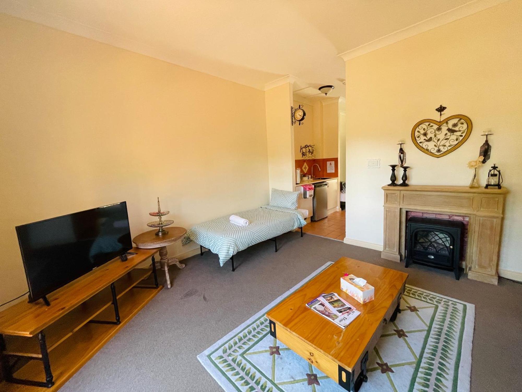 Deluxe Queen Suite