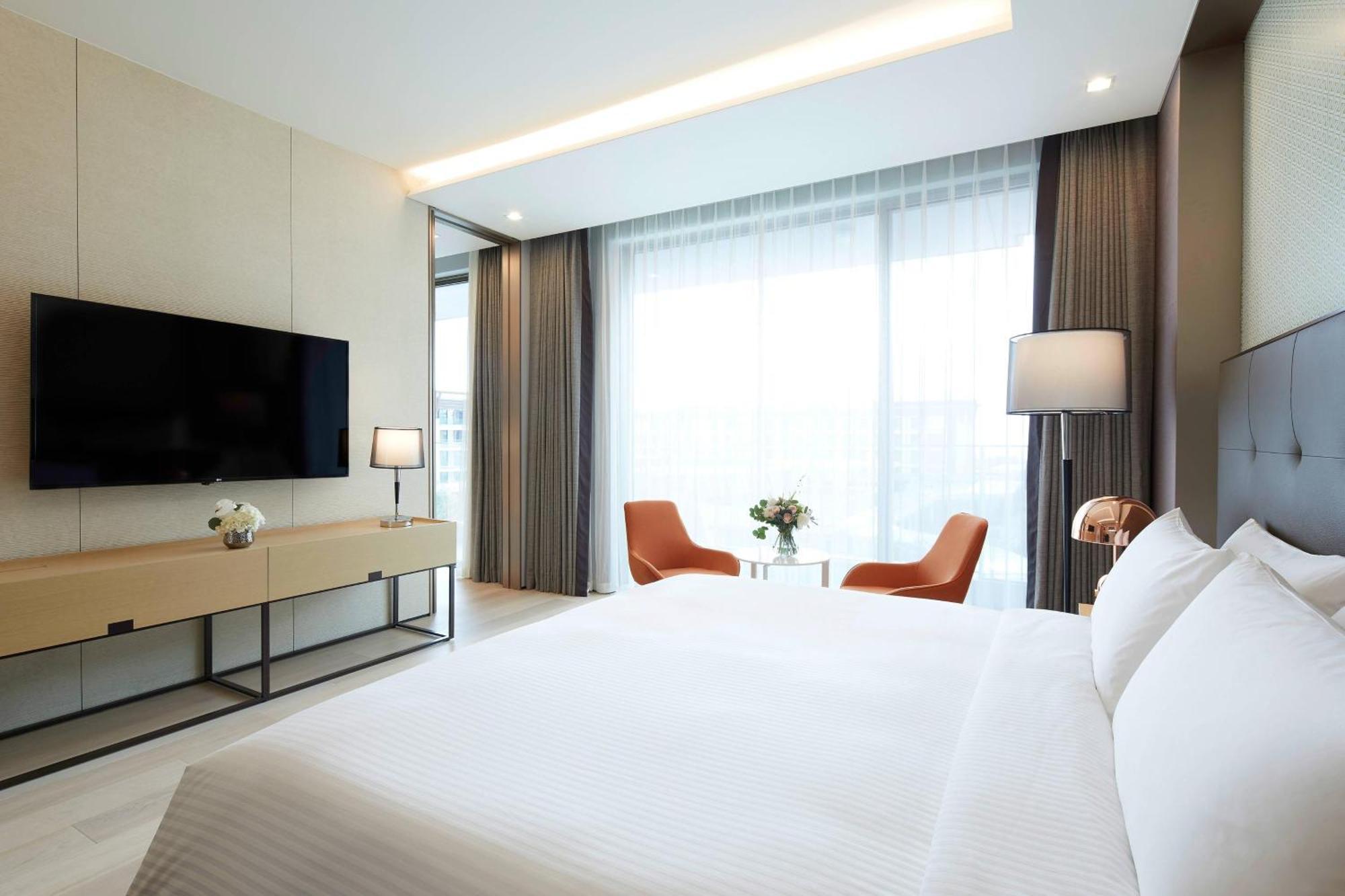 Deluxe Suite King Bed