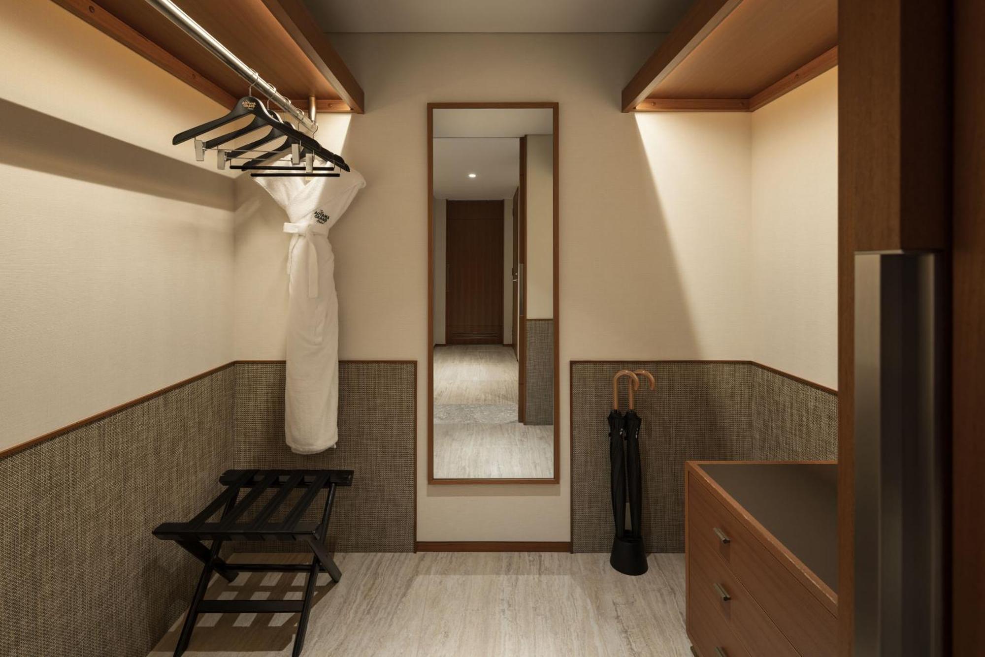Corner Twin Suite City View