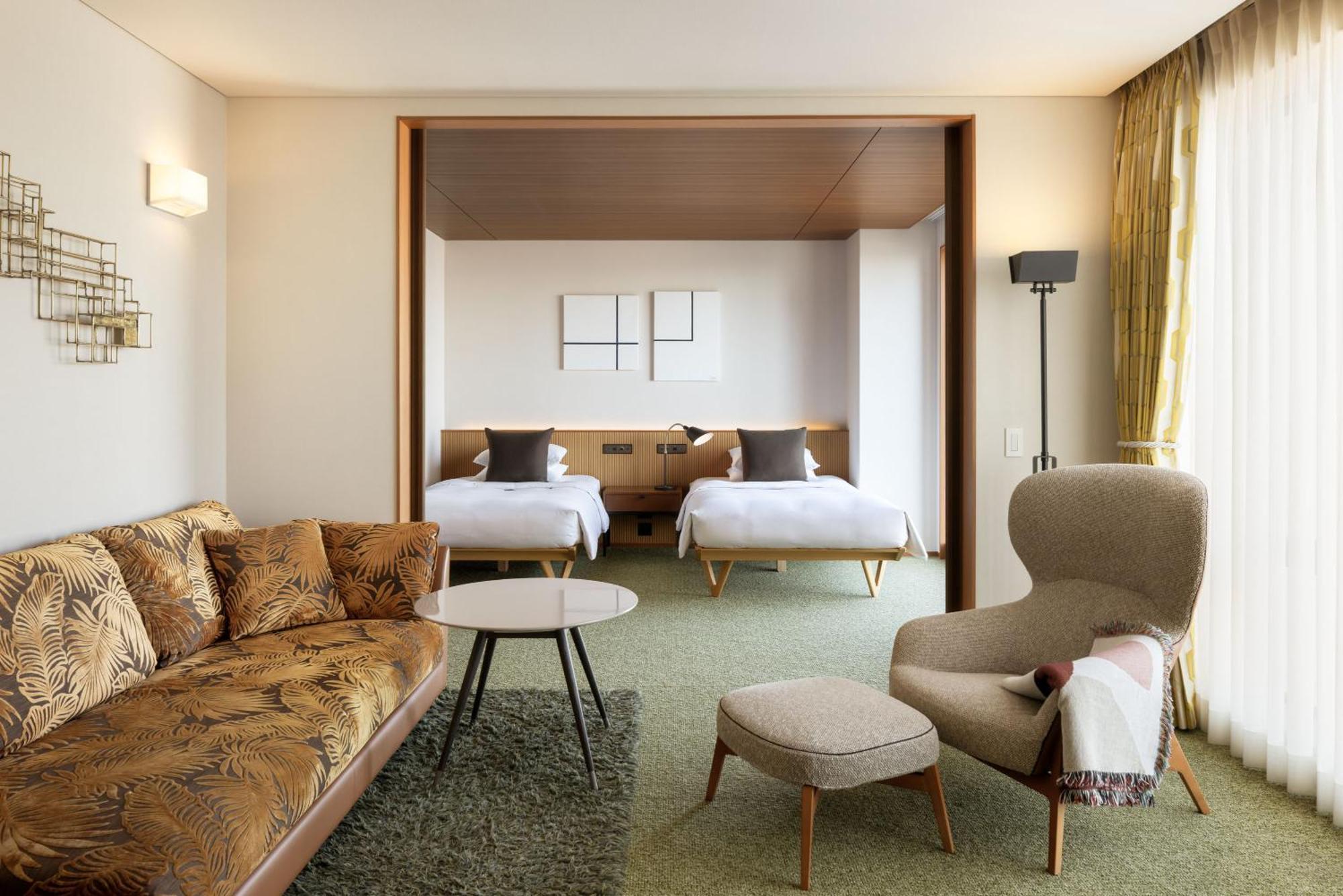 Corner Twin Suite City View