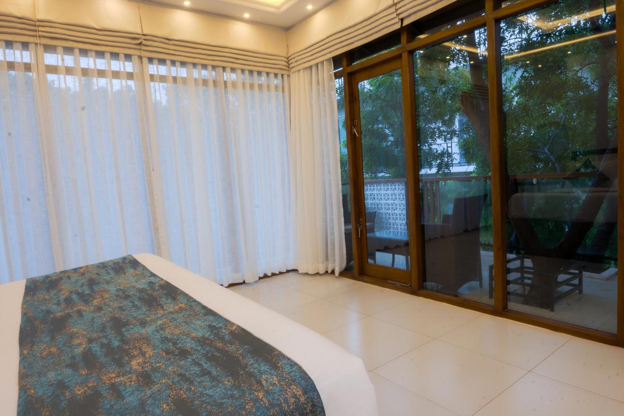 Breeze Bliss King Room Balcony