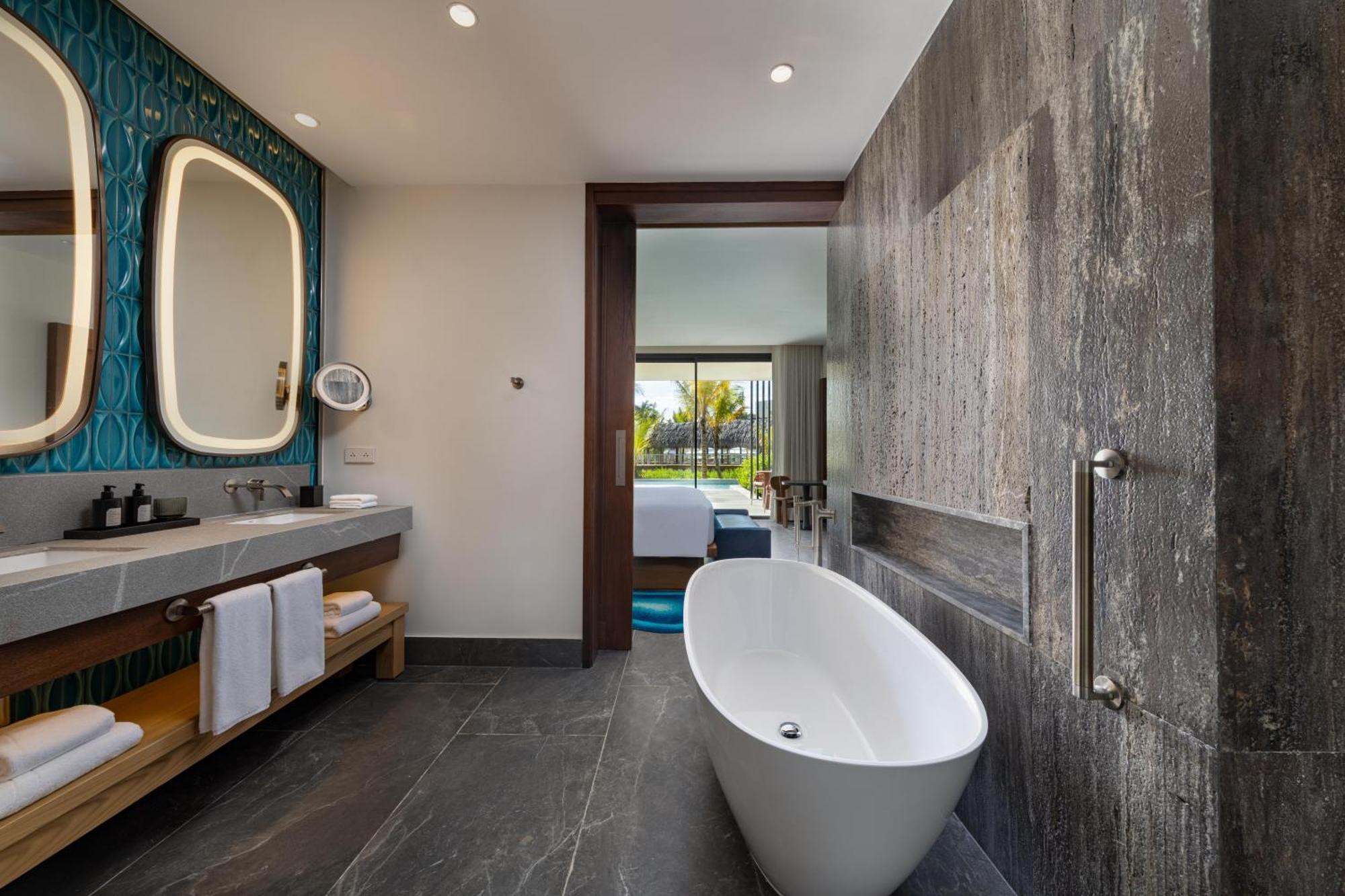 Deluxe Guest Room, Adult All-Inclusive, 1 King, Swim-up