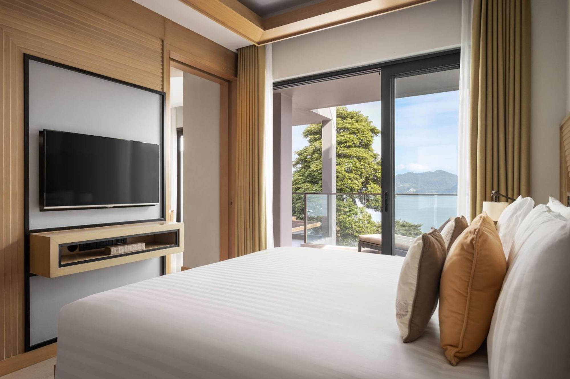 One-Bedroom Suite Ocean View Balcony