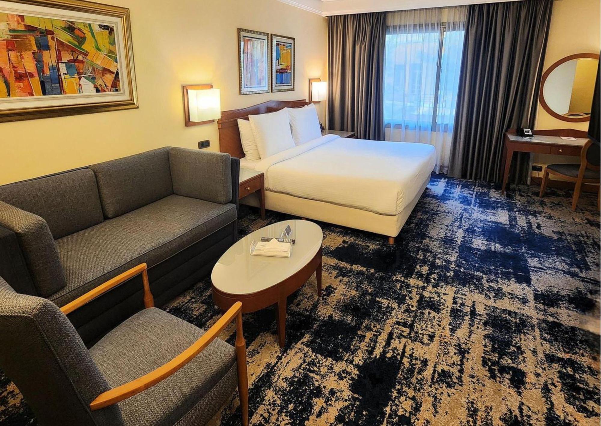 Junior Corner Suite Lounge Access
