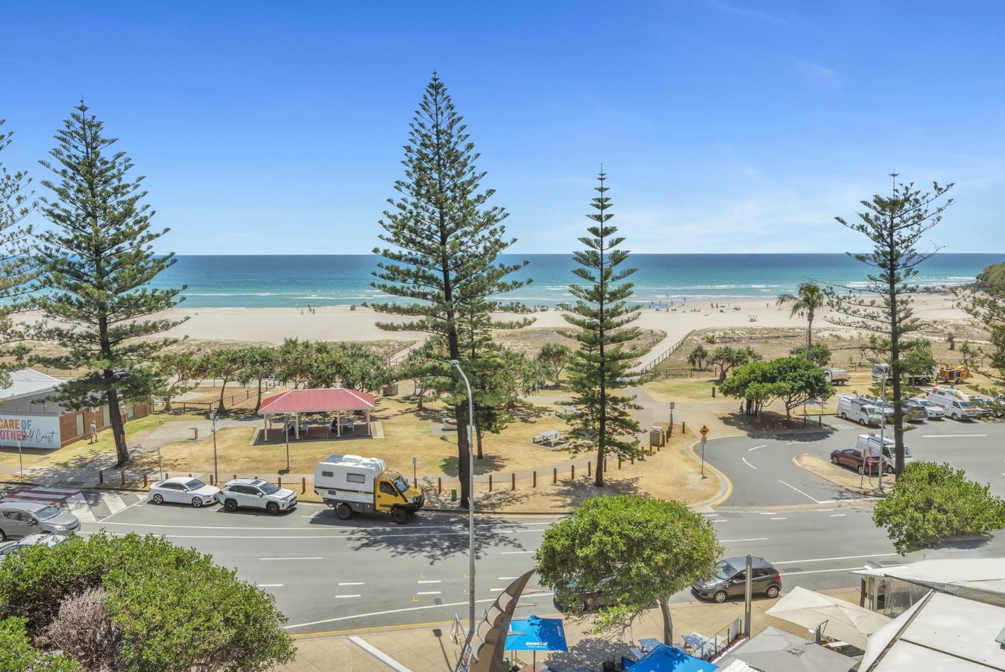 Three-Bedroom Apartment Beach View
