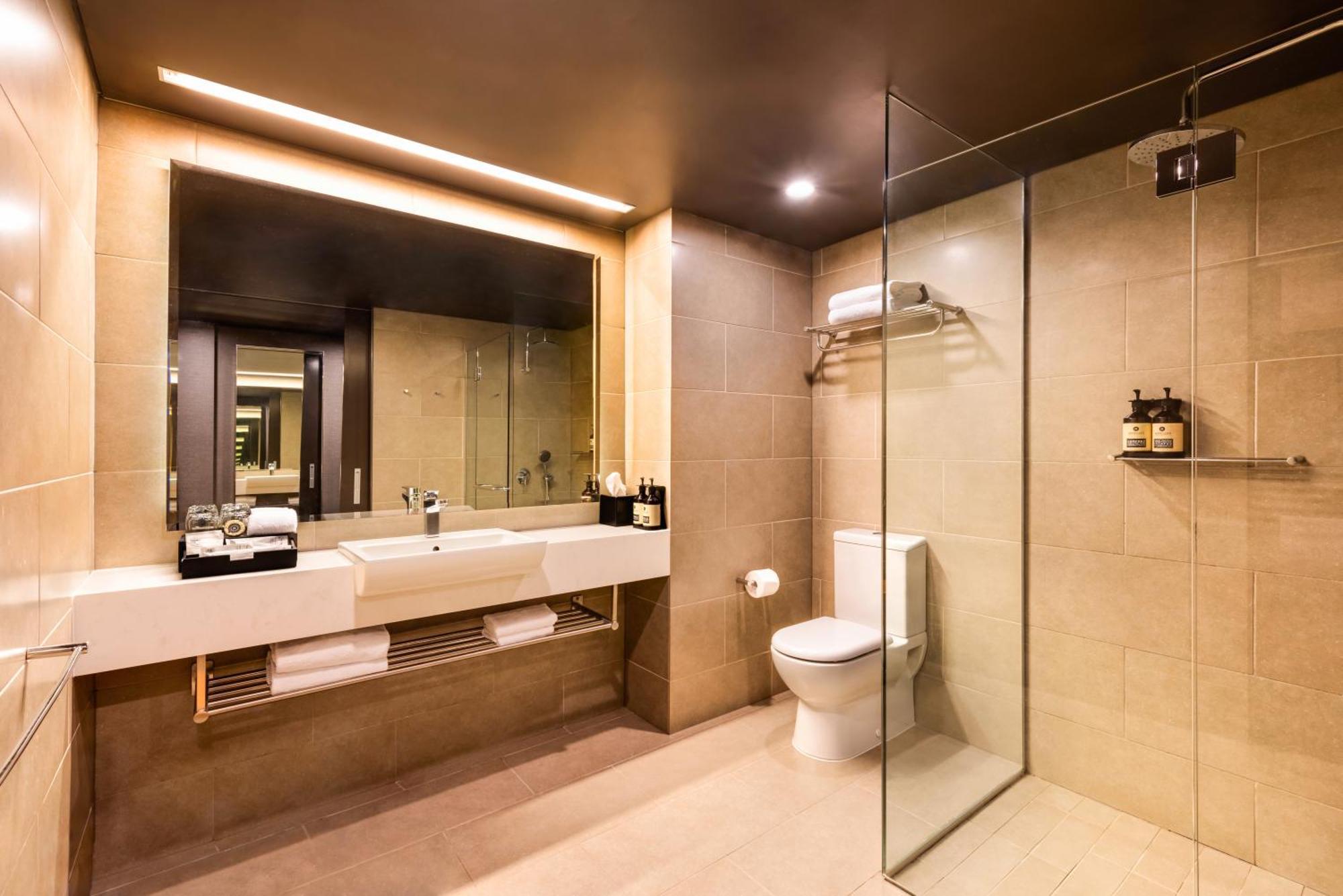 Suite with Club Lounge Access