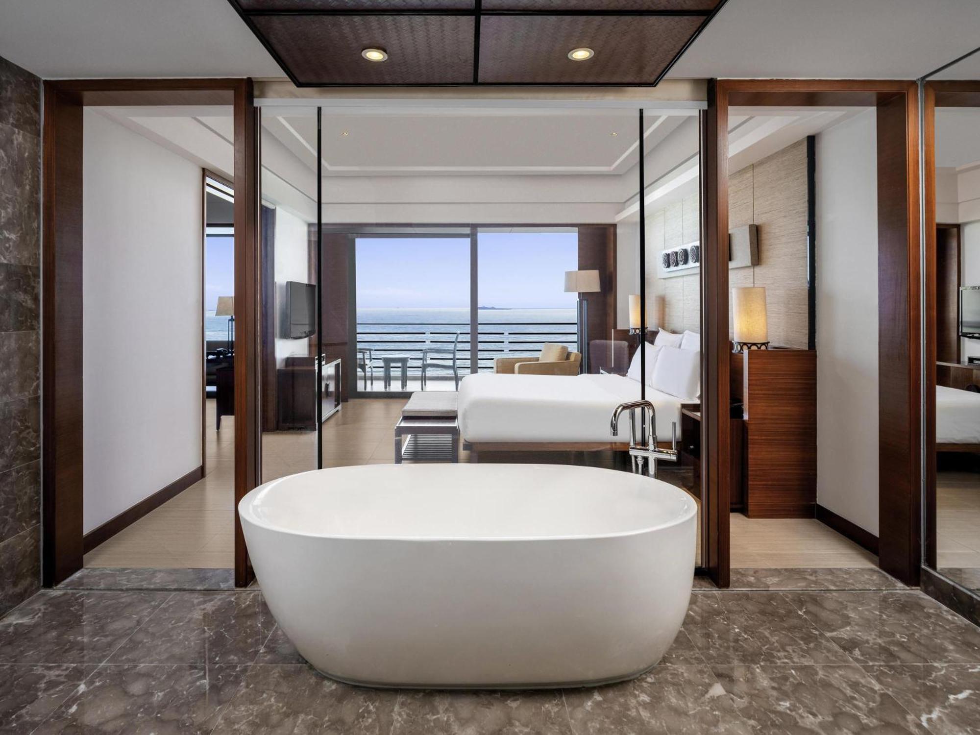 Executive Suite Ocean View Room