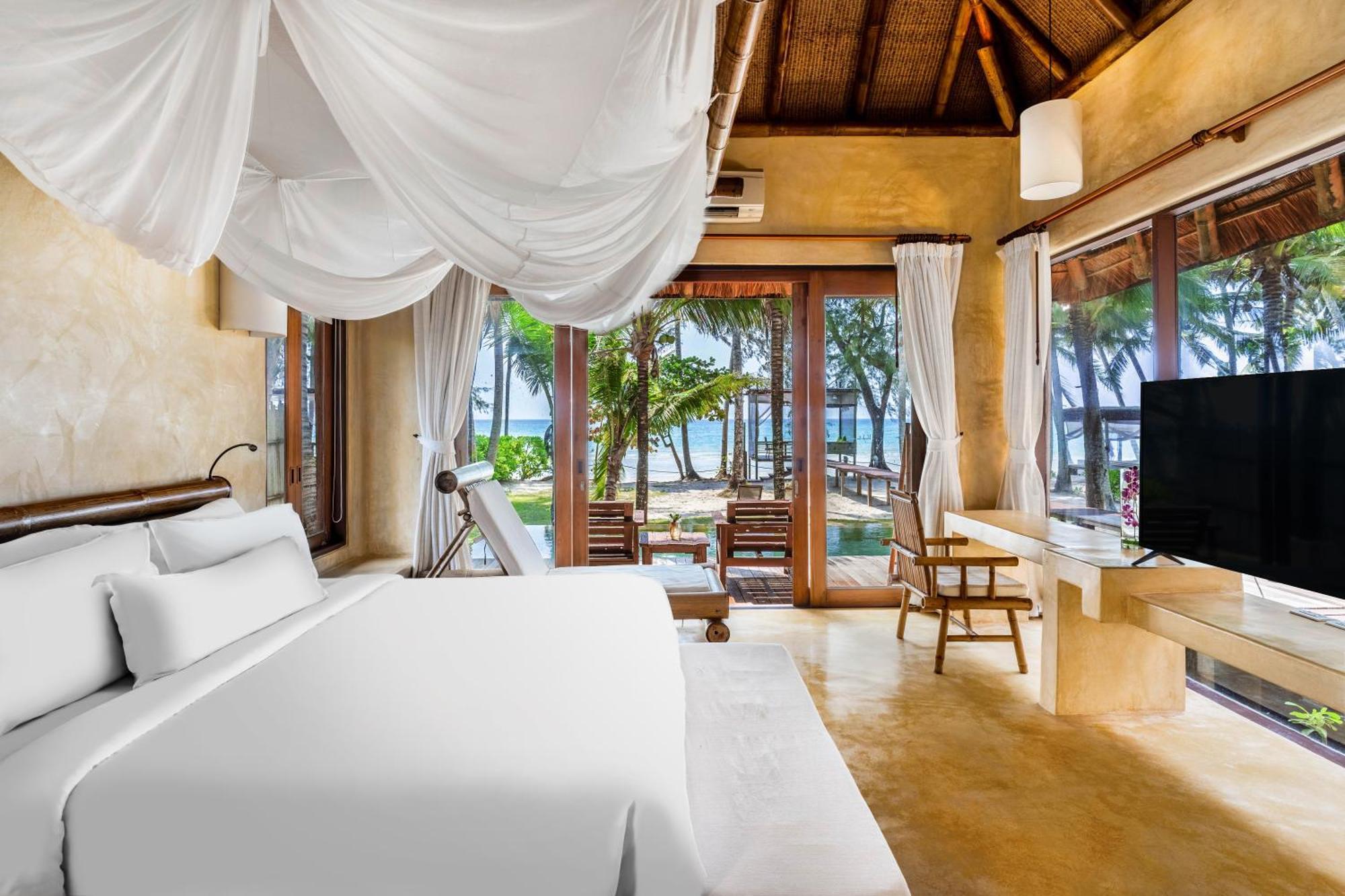 Beachfront Suite Pool Villa