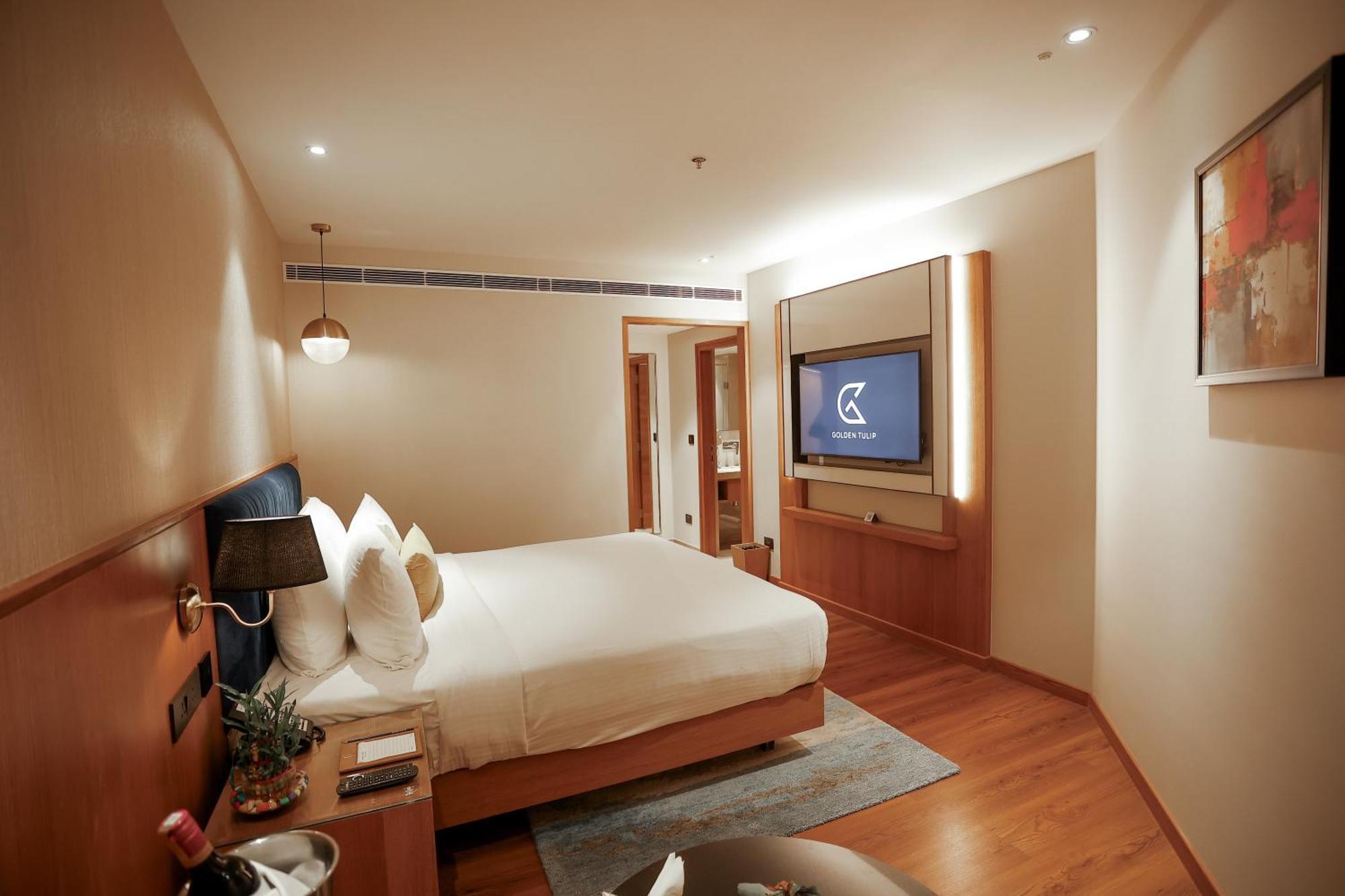 Deluxe Room Enjoy Happy Hours 11 on Alcoholic Beverages 11am 11pm on Food & Beverage services Early Check Late Checkout upto 3 hrs SAV