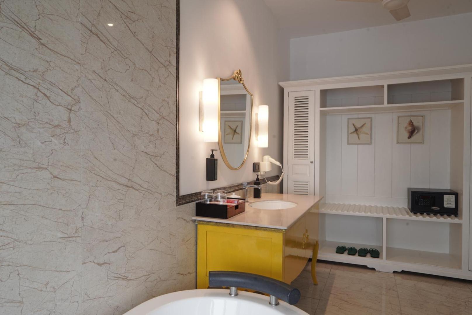 Premium Room Twin on Foods & Soft Beverages* | Discounts on Laundry Services* | INR 500 spa credit during your on selective Massage services TnC Apply* | Minibar 2 cans of soft Beverages Once on Arrival