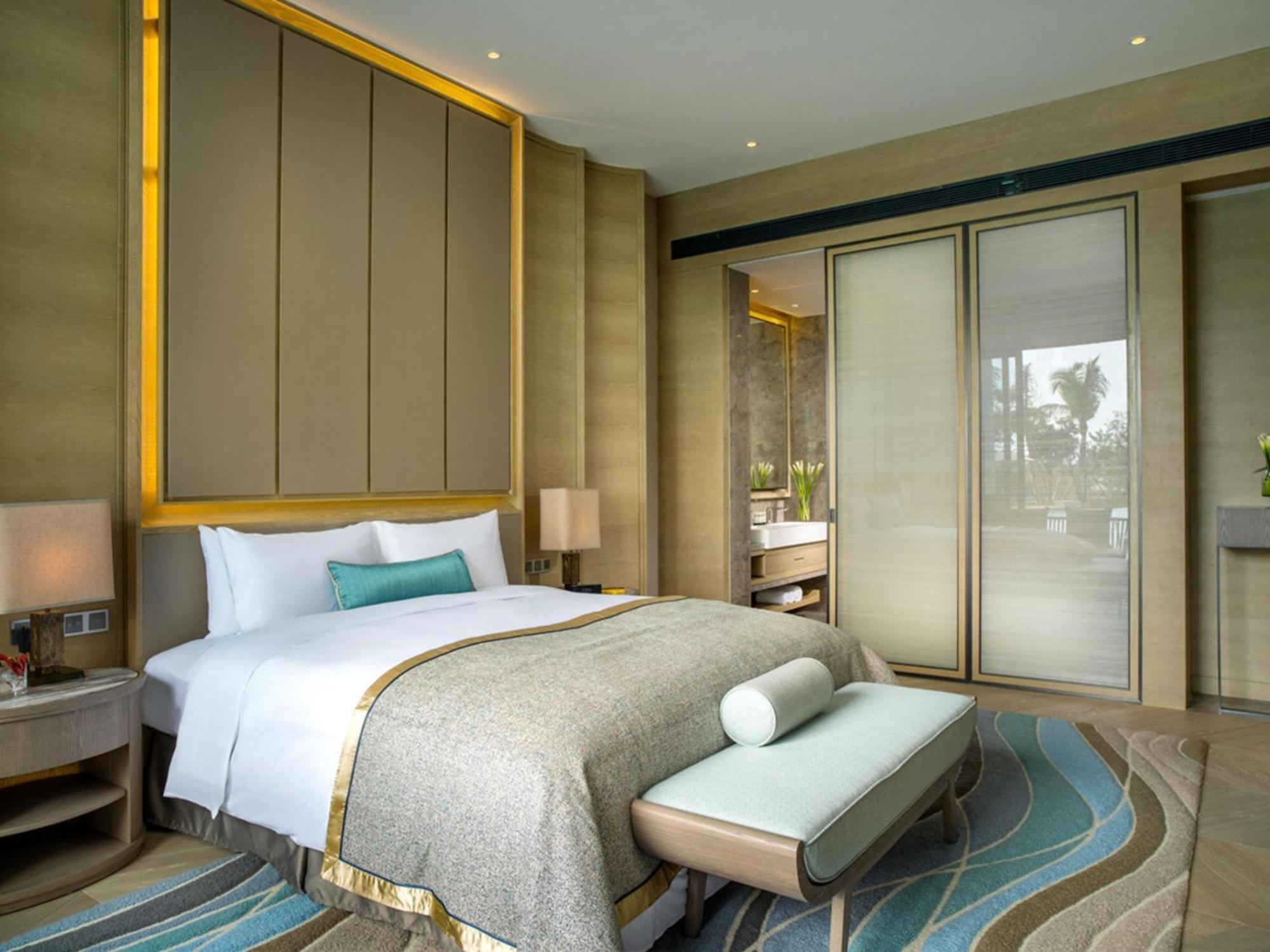 Superior King Room Garden View